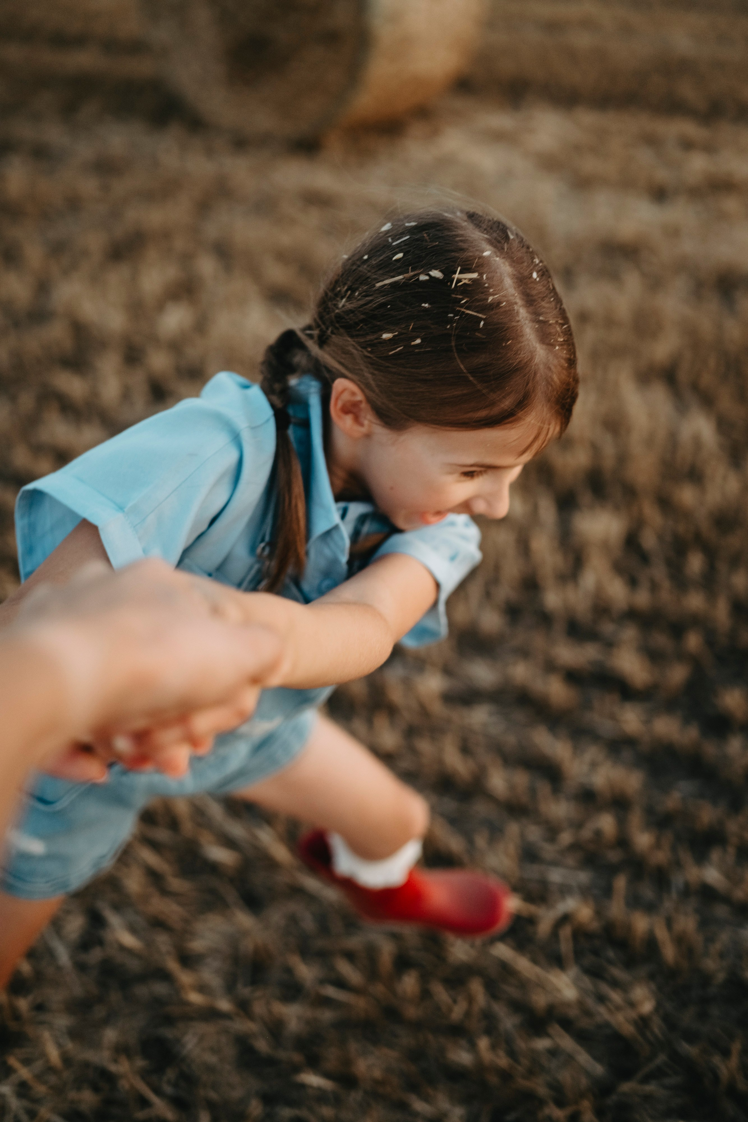 Letnje fotografisanje u polju suncokreta i sena. Deciji i porodicni fotograf u Beogradu Oksana Skendzic