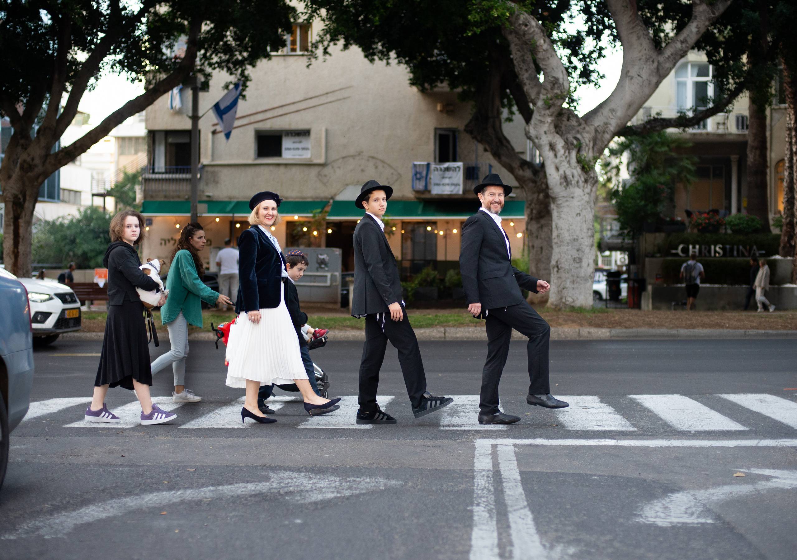 Пинхас и его семья. Визуальный брендинг