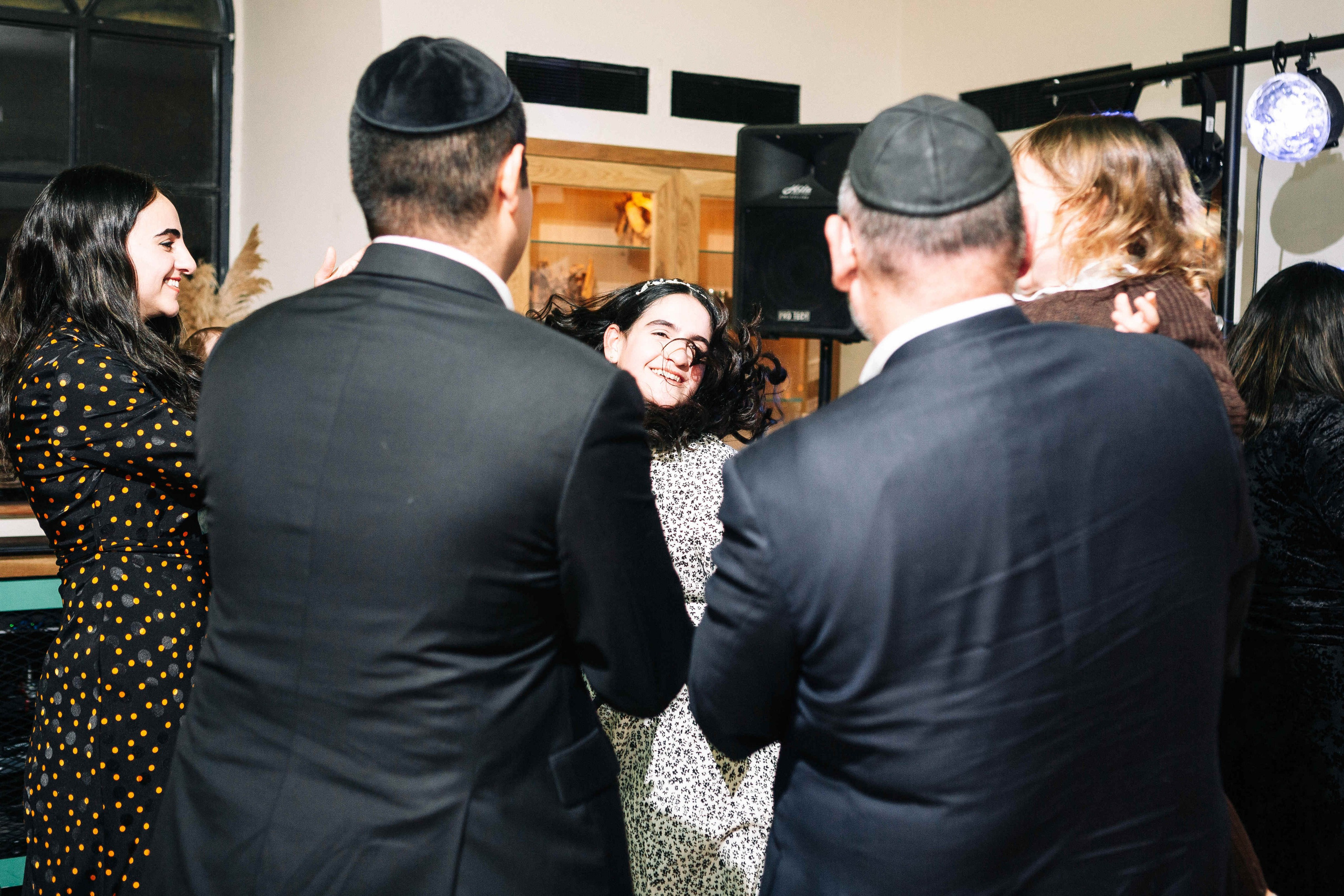 PARTY IN A RESTAURANT WITH THE WHOLE FAMILY. Https://shi-photo.com/