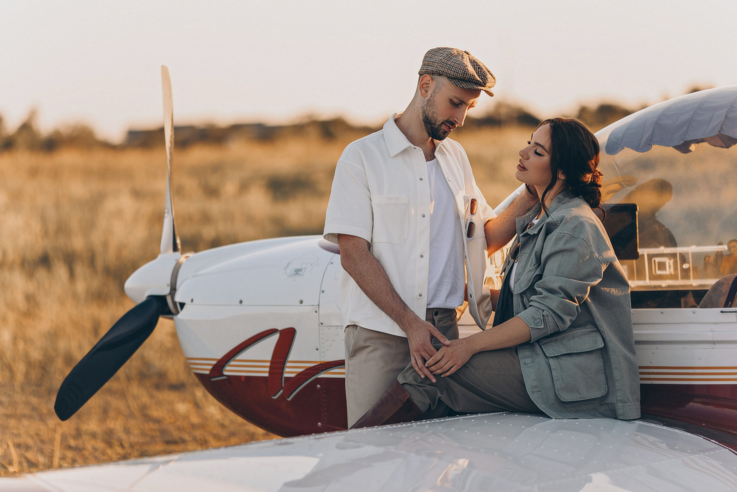 Фотосессия Love Story с самолетом в Таллинне. Фотограф в Таллинне — портретные, семейные и детские фотосессии