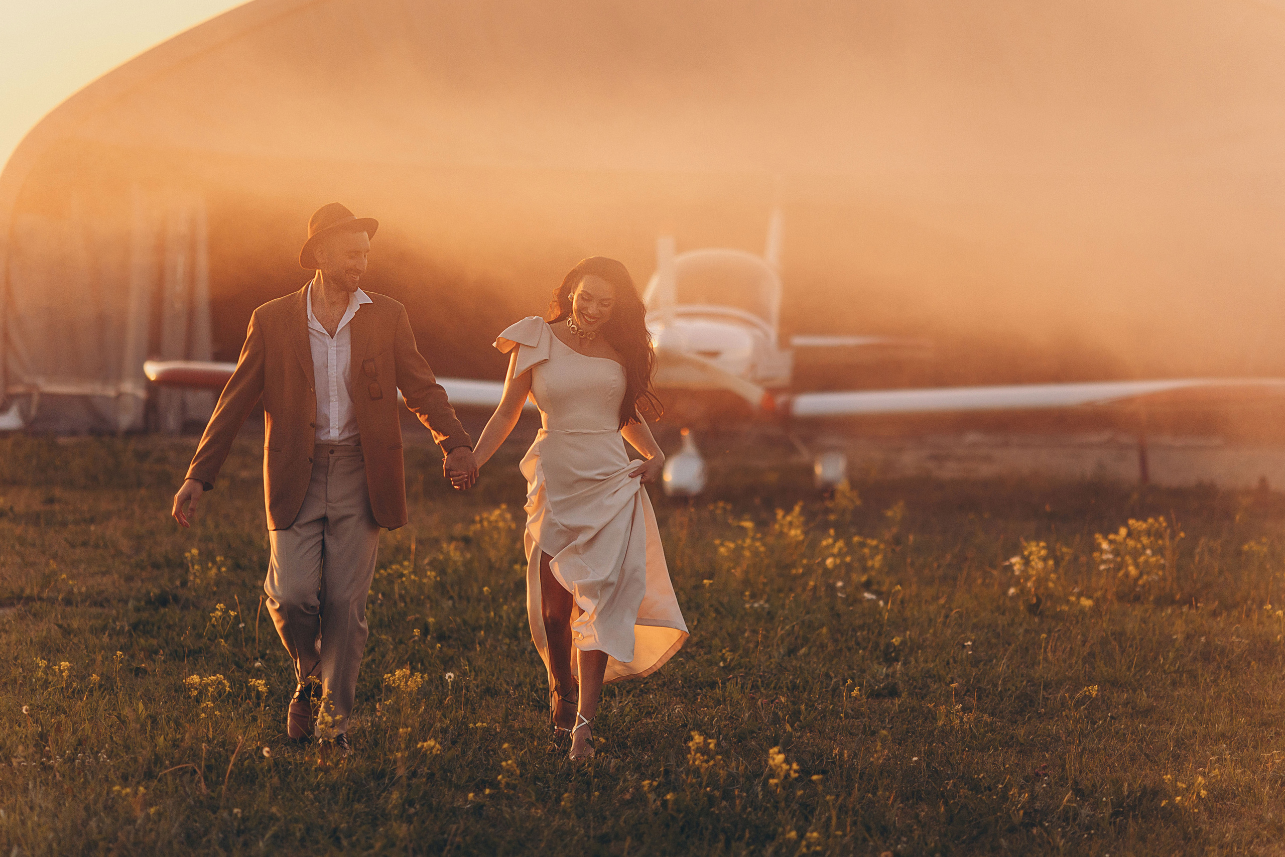 Фотосессия Love Story с самолетом в Таллинне. Фотограф в Таллинне — портретные, семейные и детские фотосессии