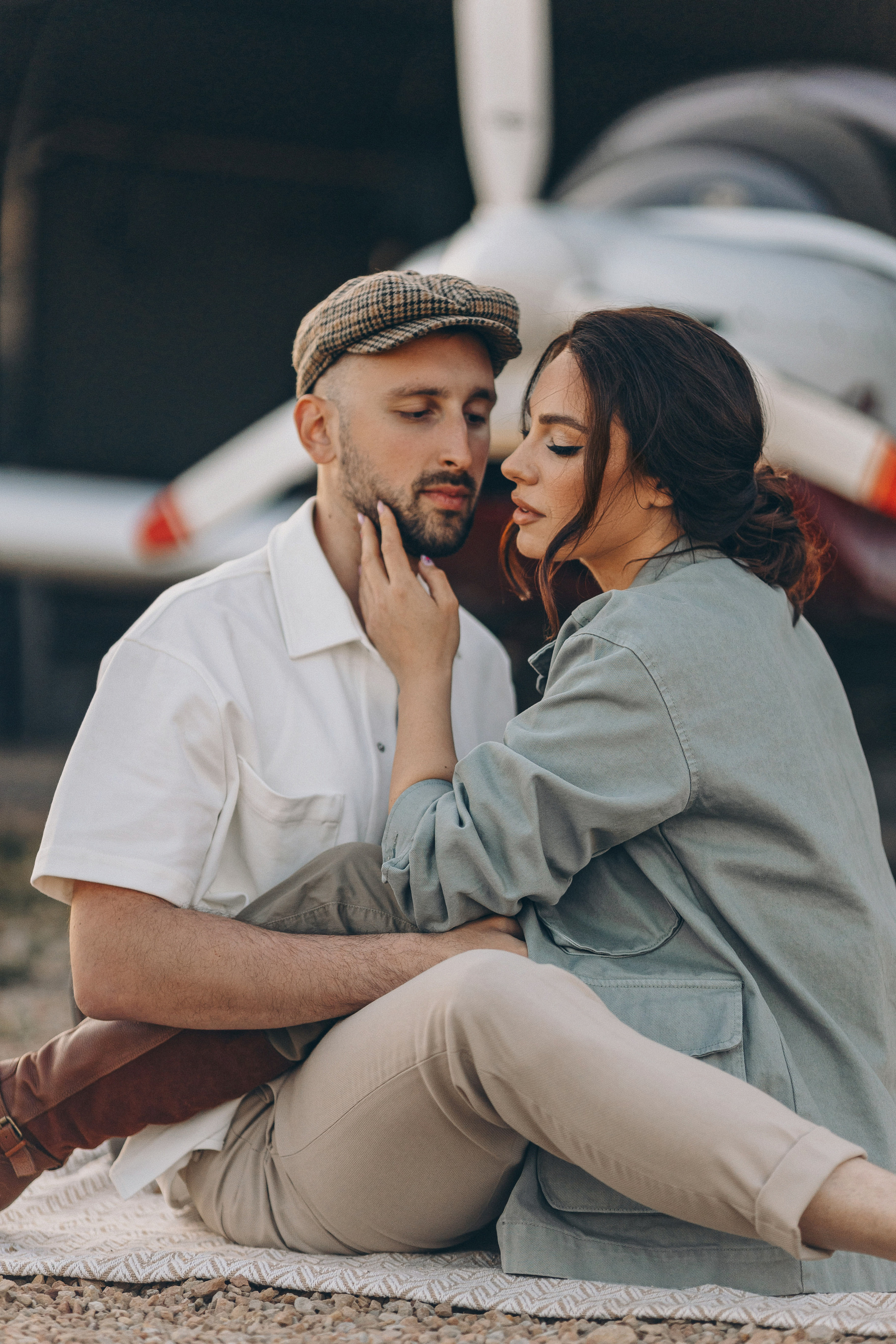 Фотосессия Love Story с самолетом в Таллинне. Фотограф в Таллинне — портретные, семейные и детские фотосессии