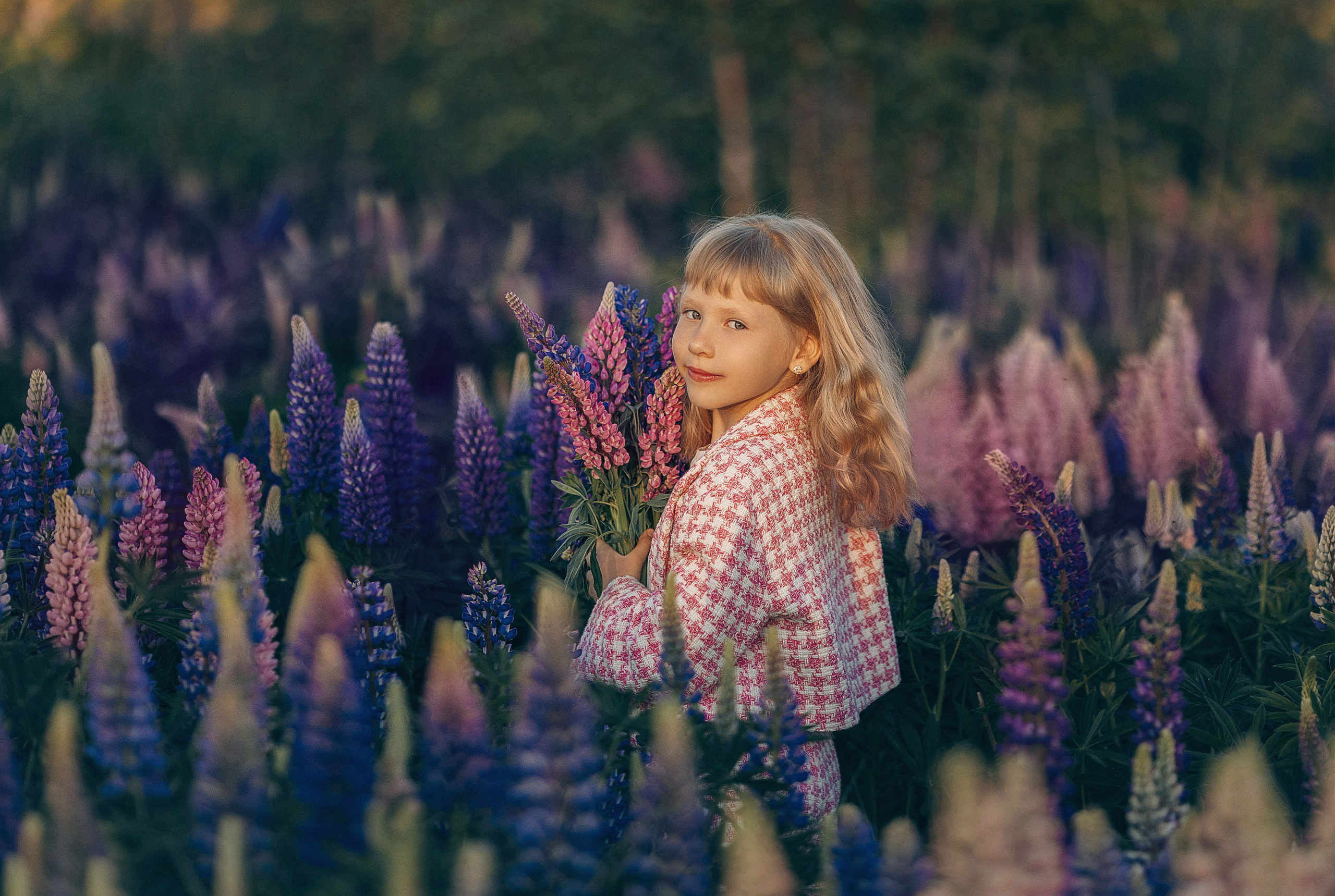 Фотосессии в цветущих люпиновых полях в Таллинне. Фотограф в Таллинне — портретные, семейные и детские фотосессии