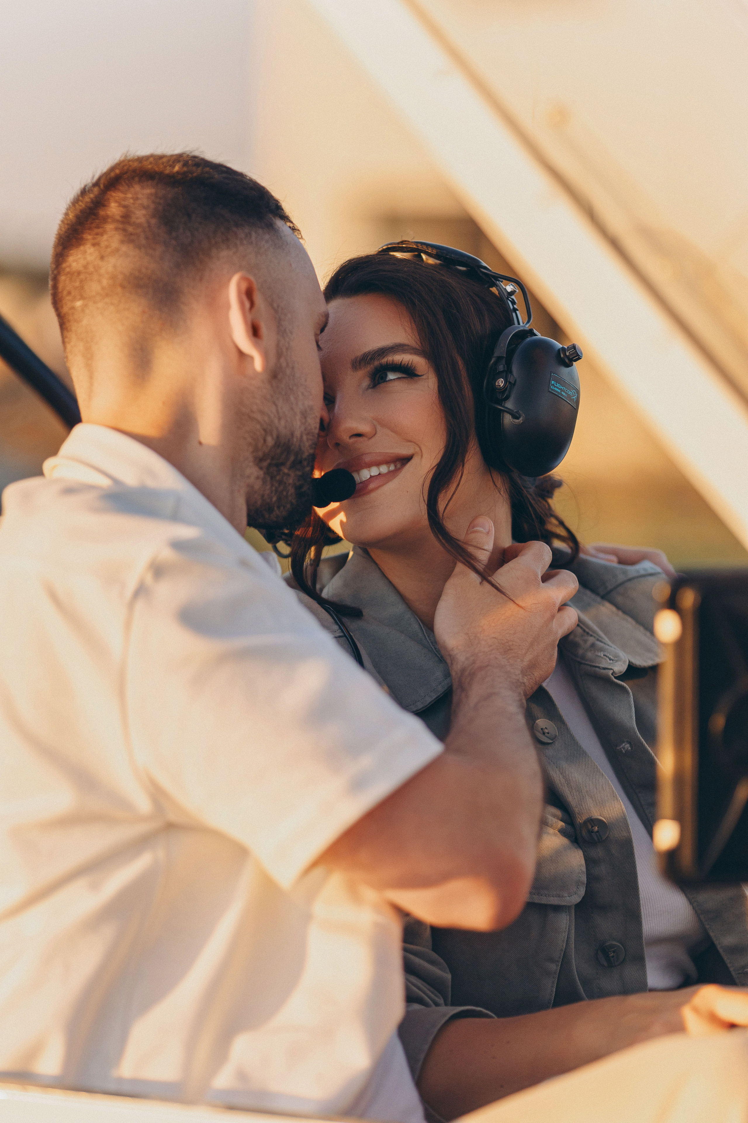 Фотосессия Love Story с самолетом в Таллинне. Фотограф в Таллинне — портретные, семейные и детские фотосессии