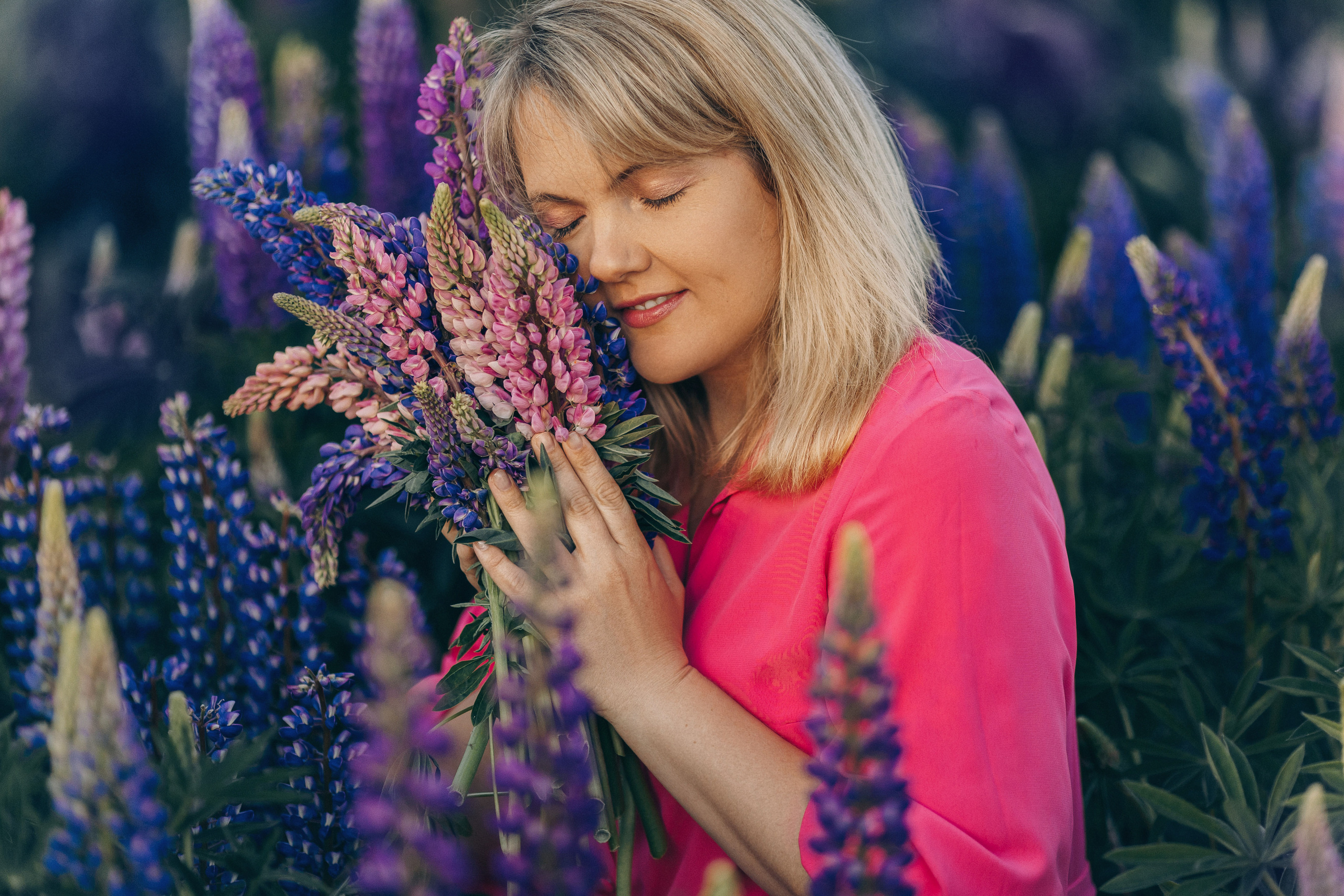 Фотосессии в цветущих люпиновых полях в Таллинне. Фотограф в Таллинне — портретные, семейные и детские фотосессии