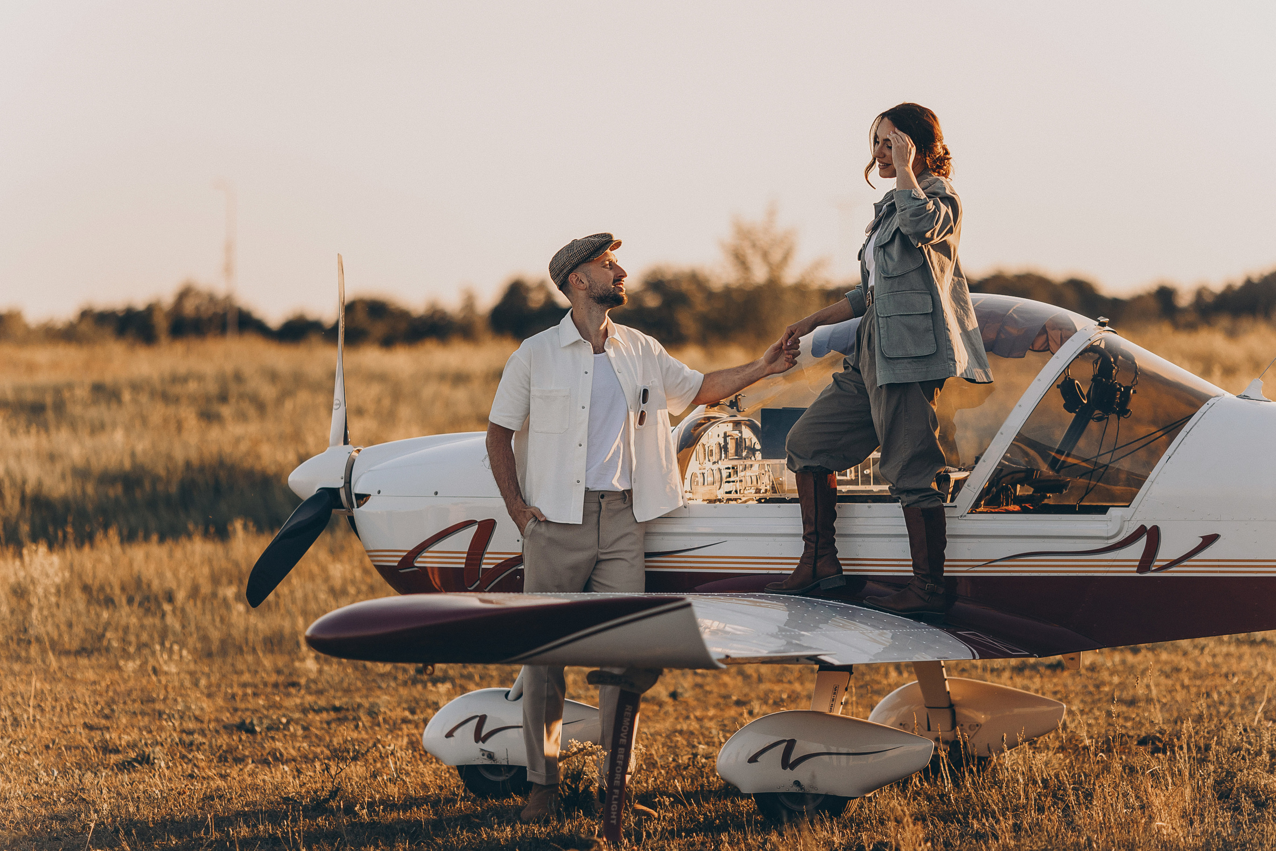 Фотосессия Love Story с самолетом в Таллинне. Фотограф в Таллинне — портретные, семейные и детские фотосессии
