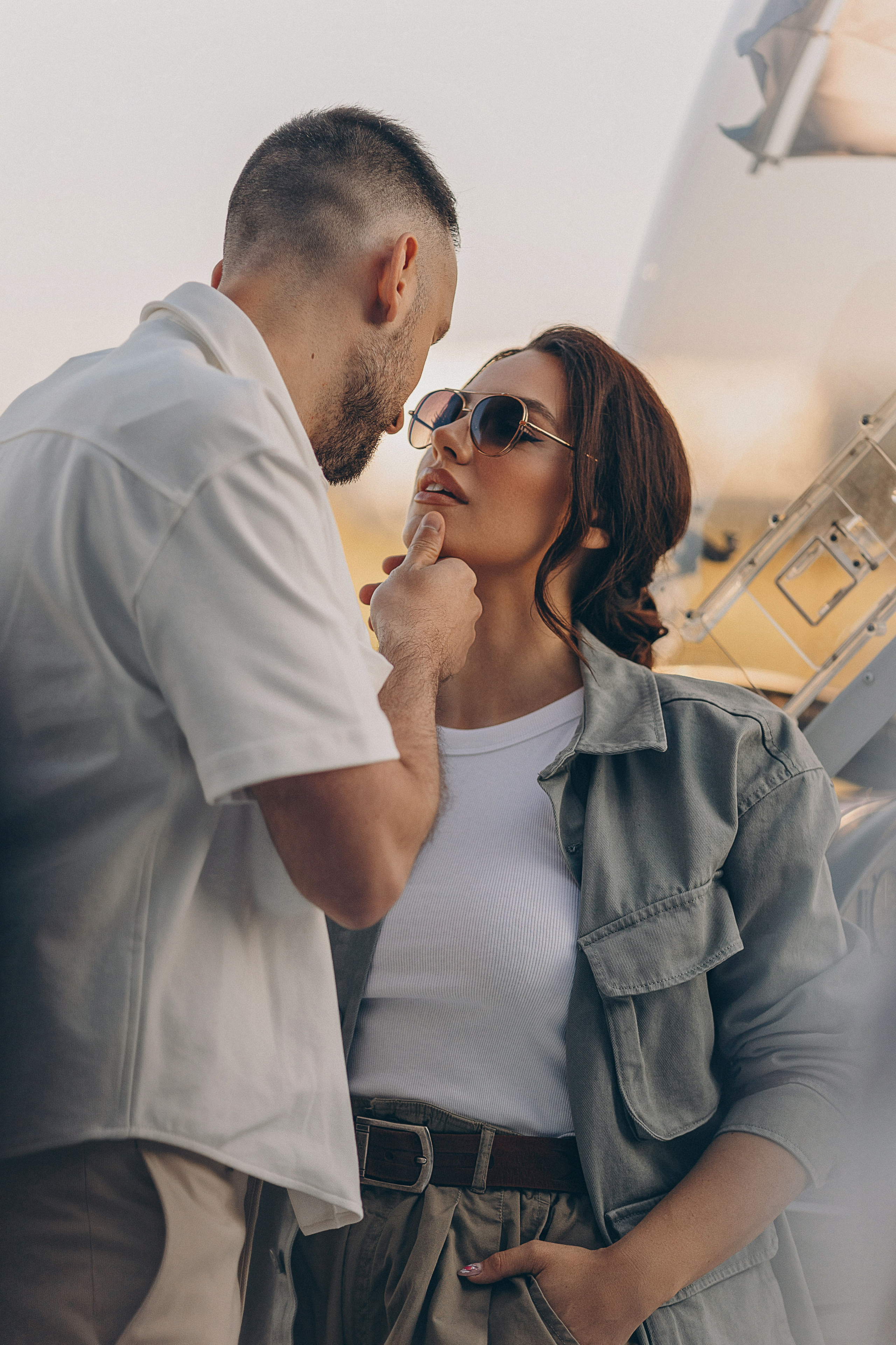Фотосессия Love Story с самолетом в Таллинне. Фотограф в Таллинне — портретные, семейные и детские фотосессии
