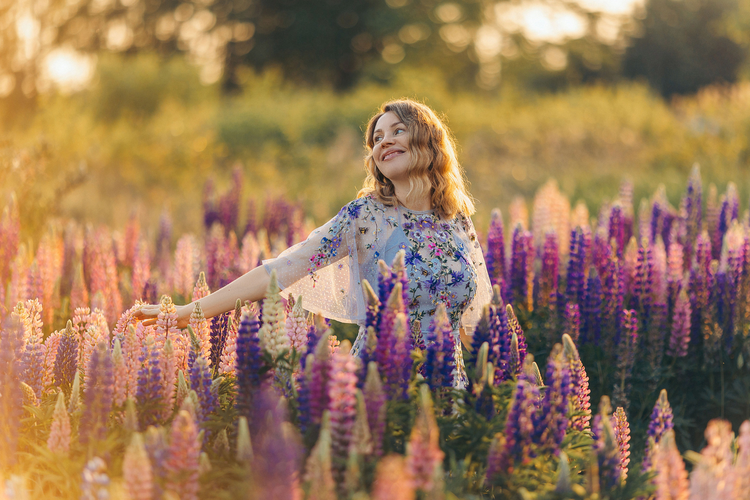 Фотосессии в цветущих люпиновых полях в Таллинне. Фотограф в Таллинне — портретные, семейные и детские фотосессии