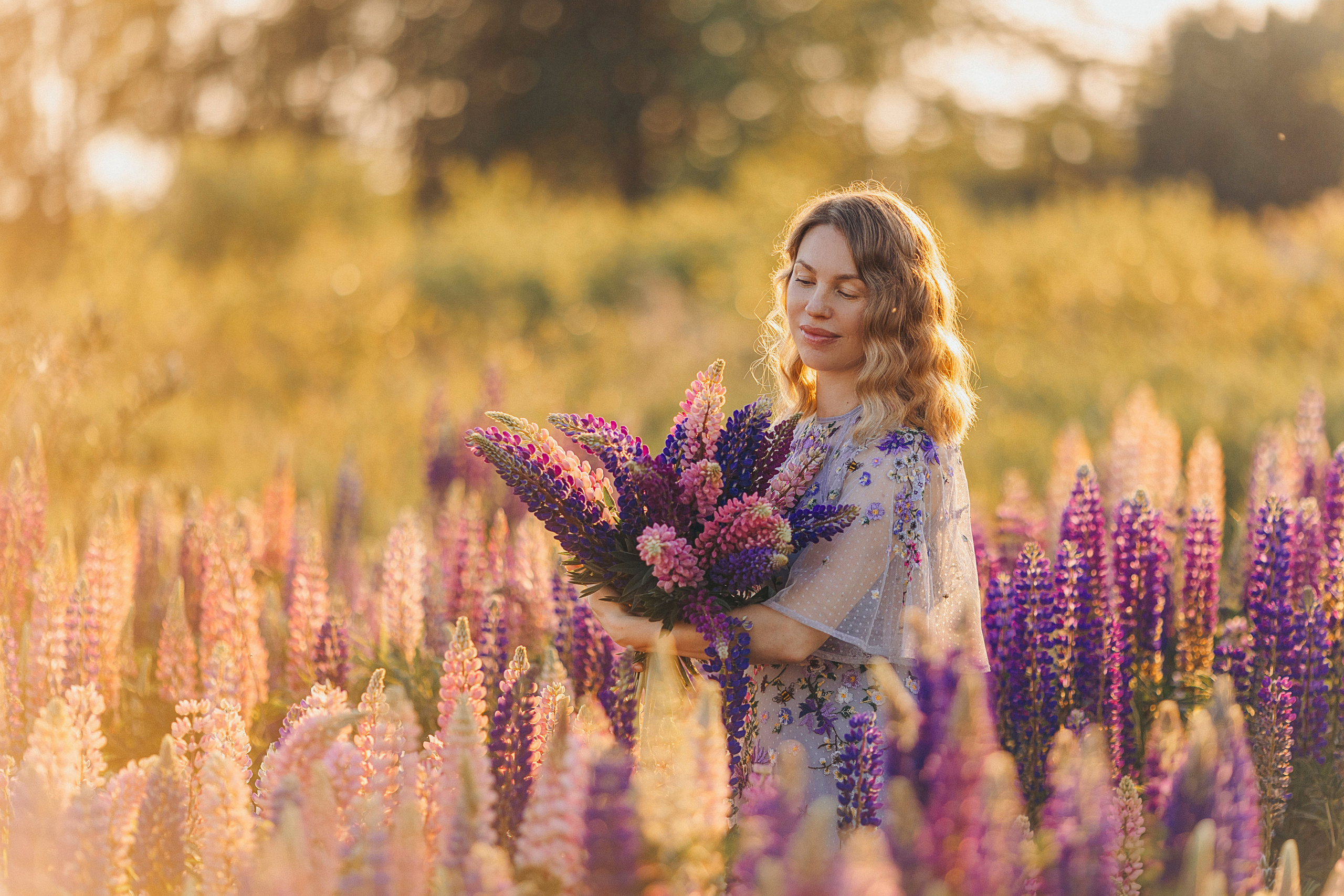 Фотосессии в цветущих люпиновых полях в Таллинне. Фотограф в Таллинне — портретные, семейные и детские фотосессии