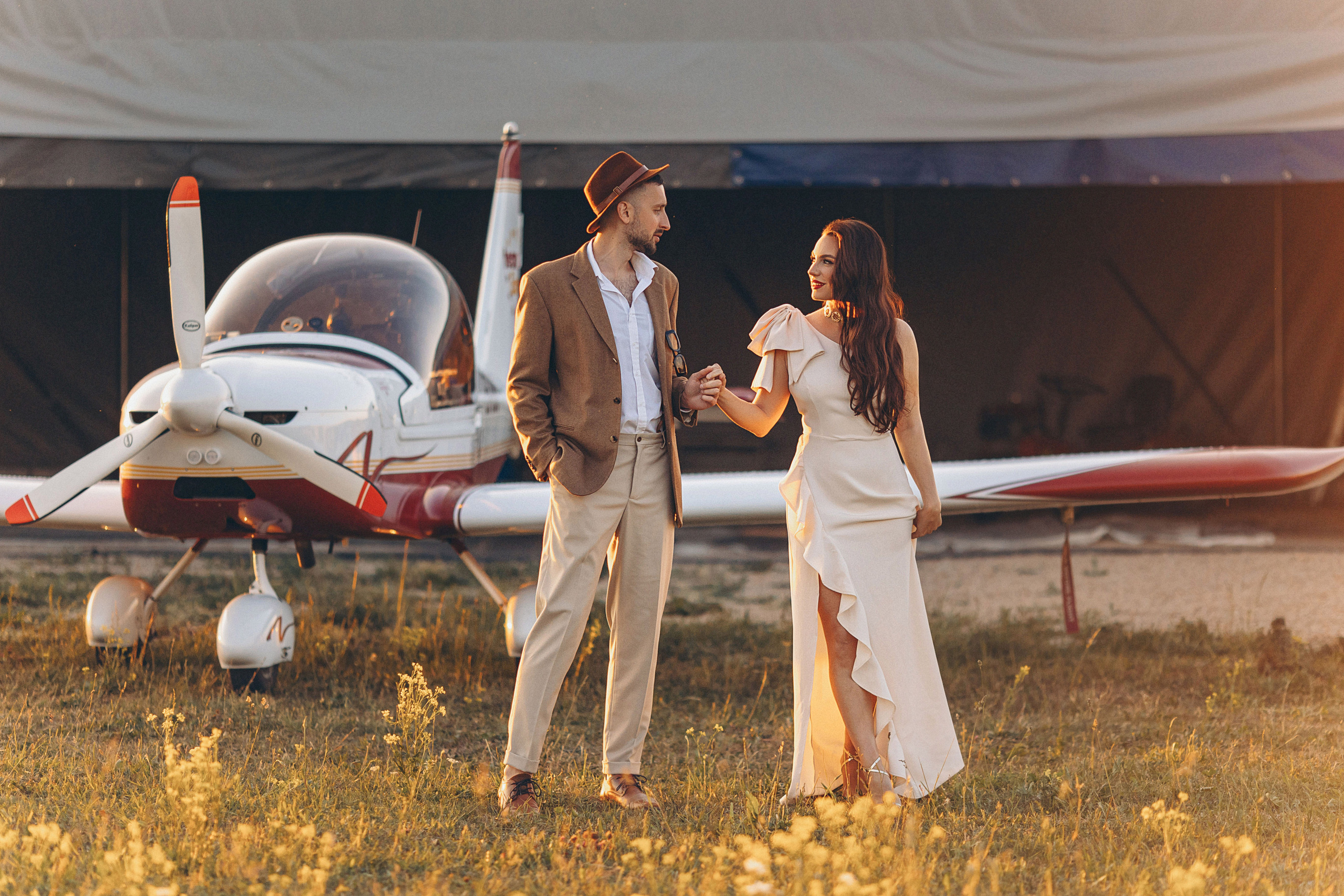 Фотосессия Love Story с самолетом в Таллинне. Фотограф в Таллинне — портретные, семейные и детские фотосессии