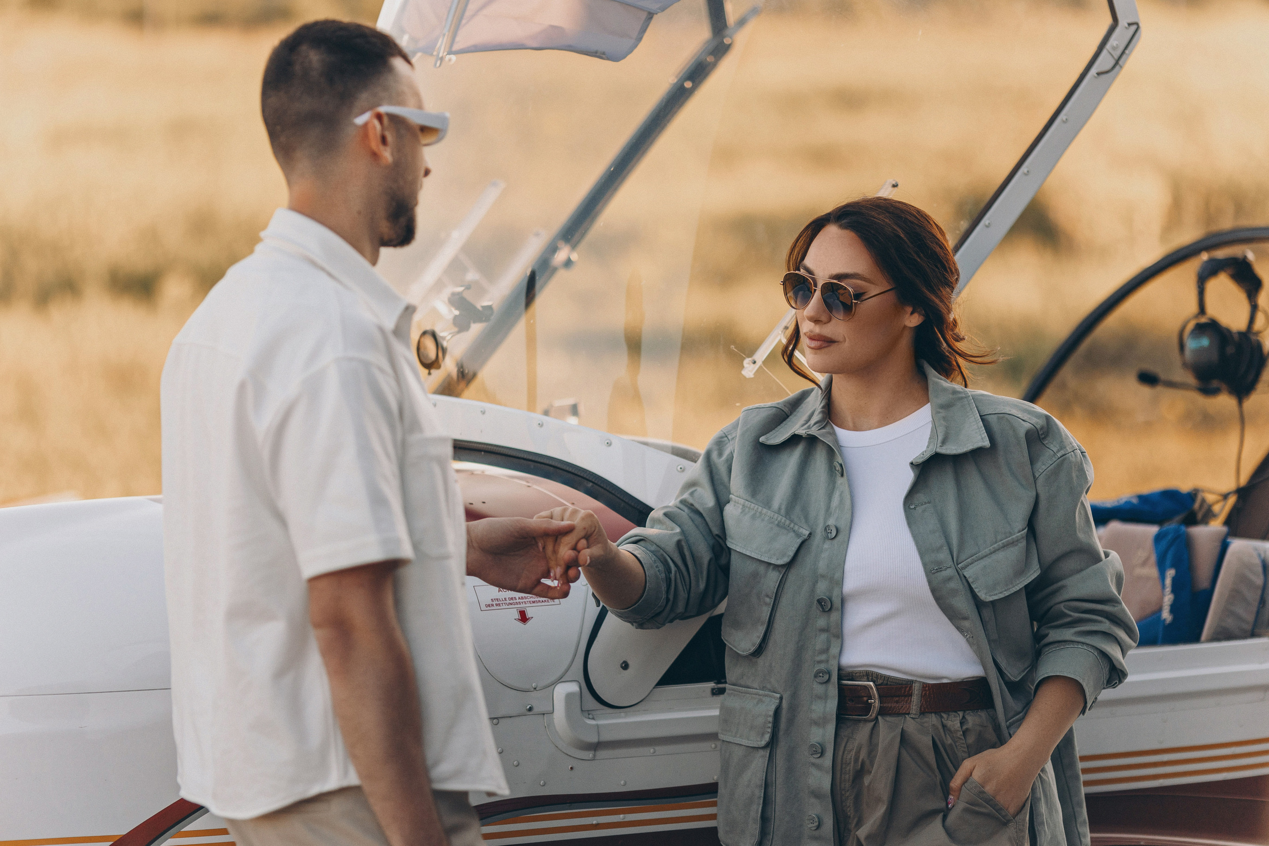 Фотосессия Love Story с самолетом в Таллинне. Фотограф в Таллинне — портретные, семейные и детские фотосессии