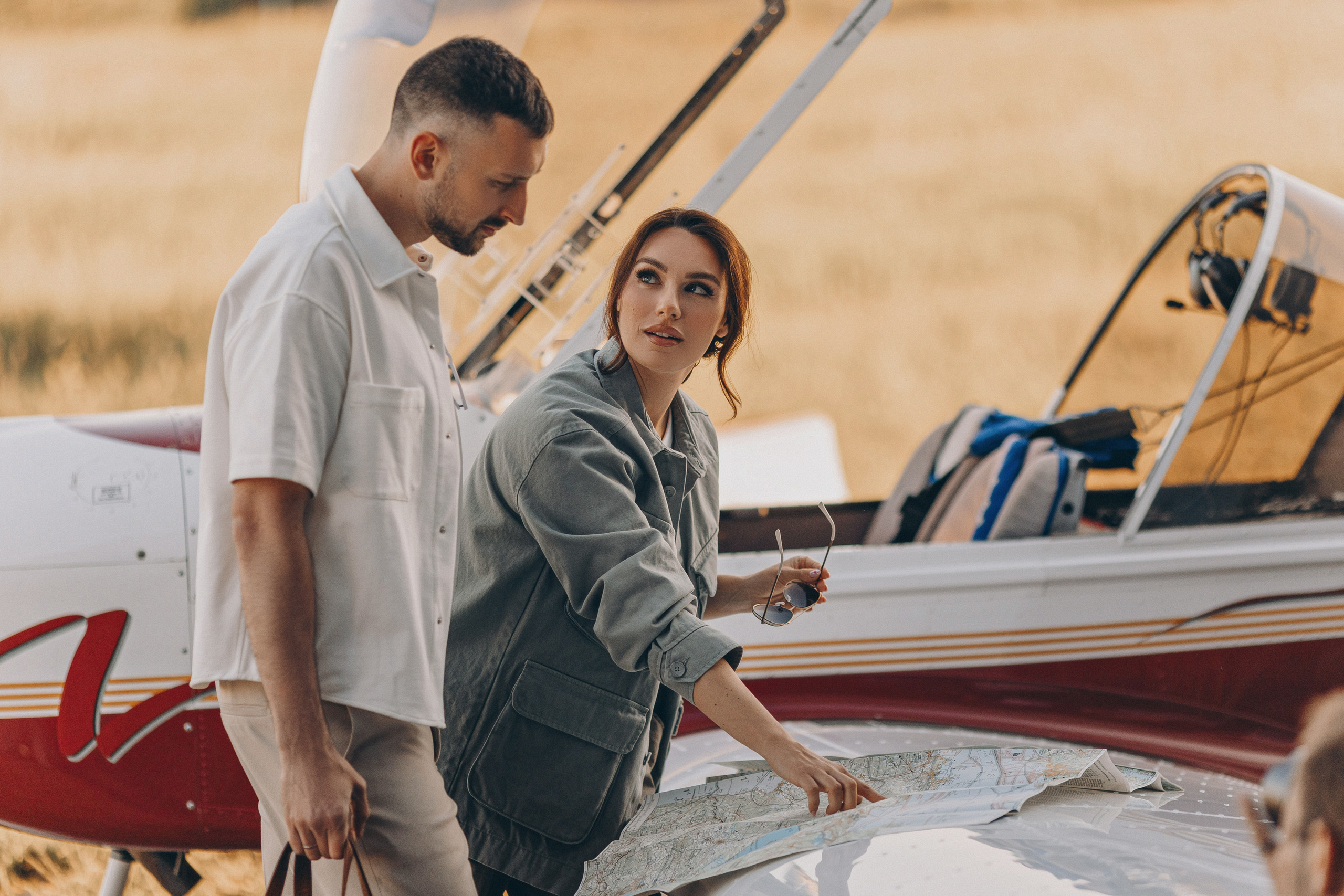 Фотосессия Love Story с самолетом в Таллинне. Фотограф в Таллинне — портретные, семейные и детские фотосессии
