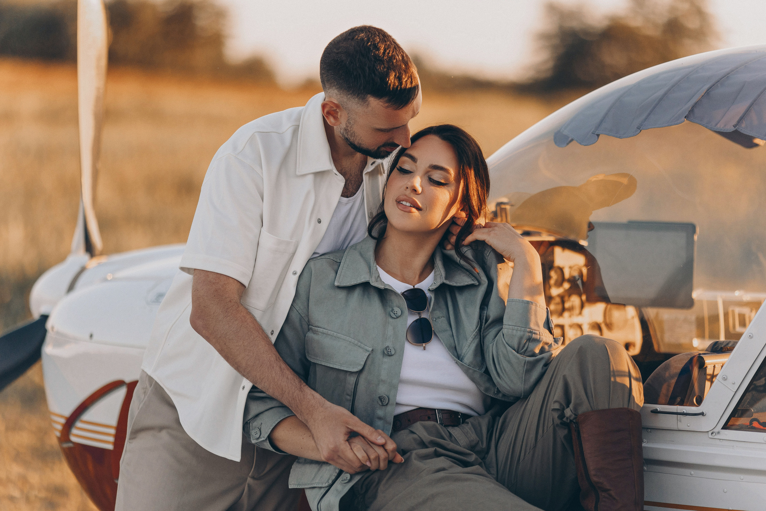 Фотосессия Love Story с самолетом в Таллинне. Фотограф в Таллинне — портретные, семейные и детские фотосессии