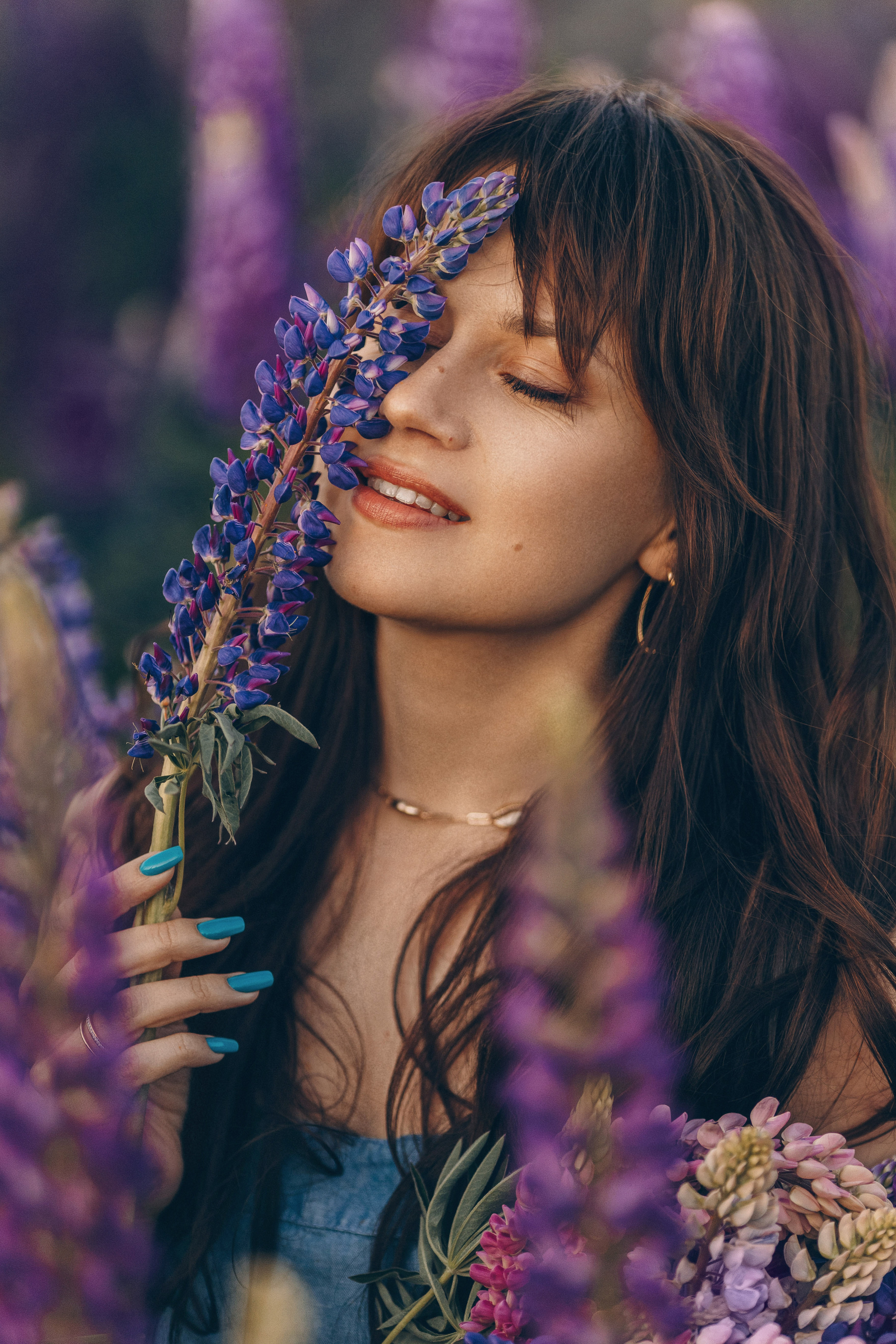 Фотосессии в цветущих люпиновых полях в Таллинне. Фотограф в Таллинне — портретные, семейные и детские фотосессии