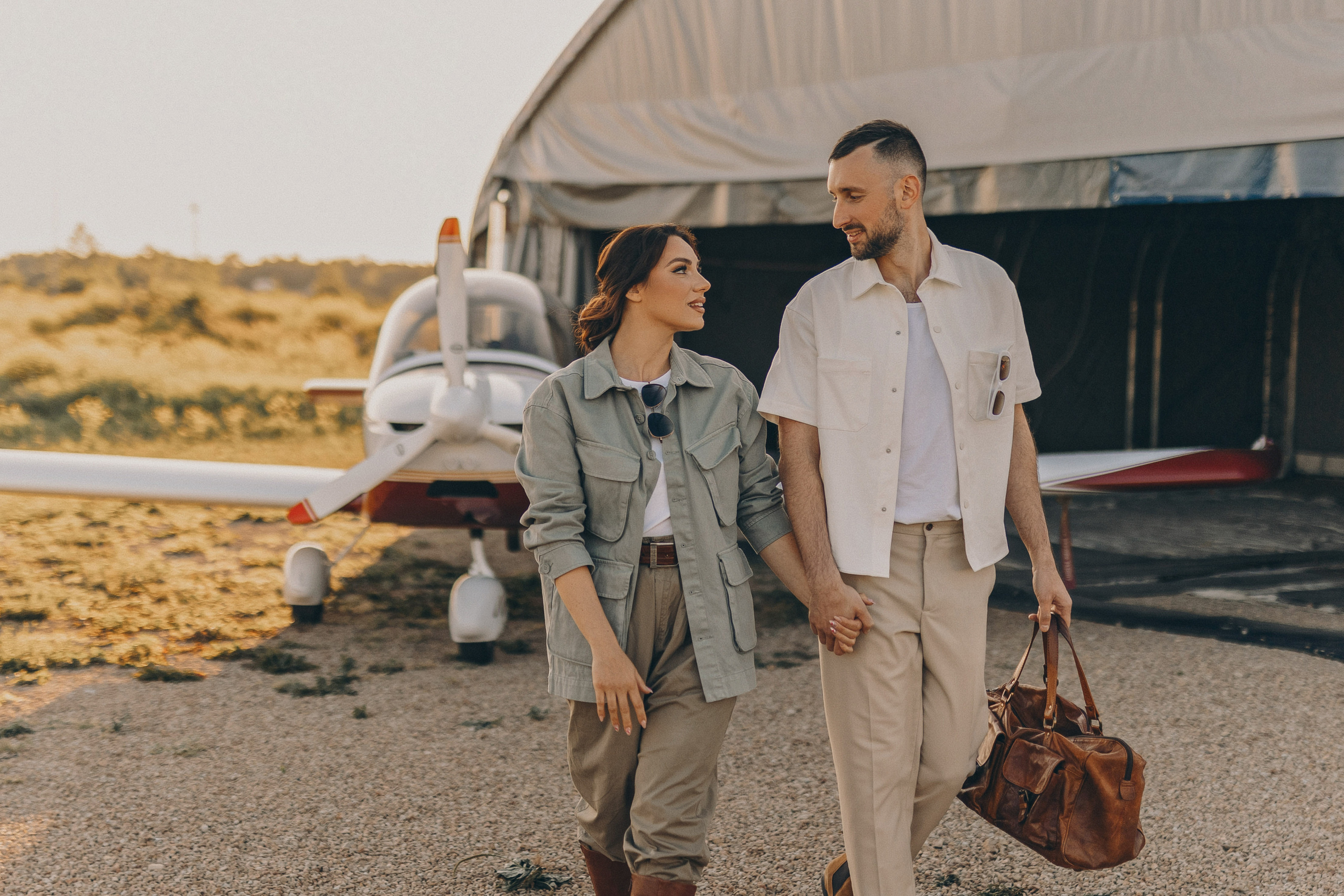 Фотосессия Love Story с самолетом в Таллинне. Фотограф в Таллинне — портретные, семейные и детские фотосессии