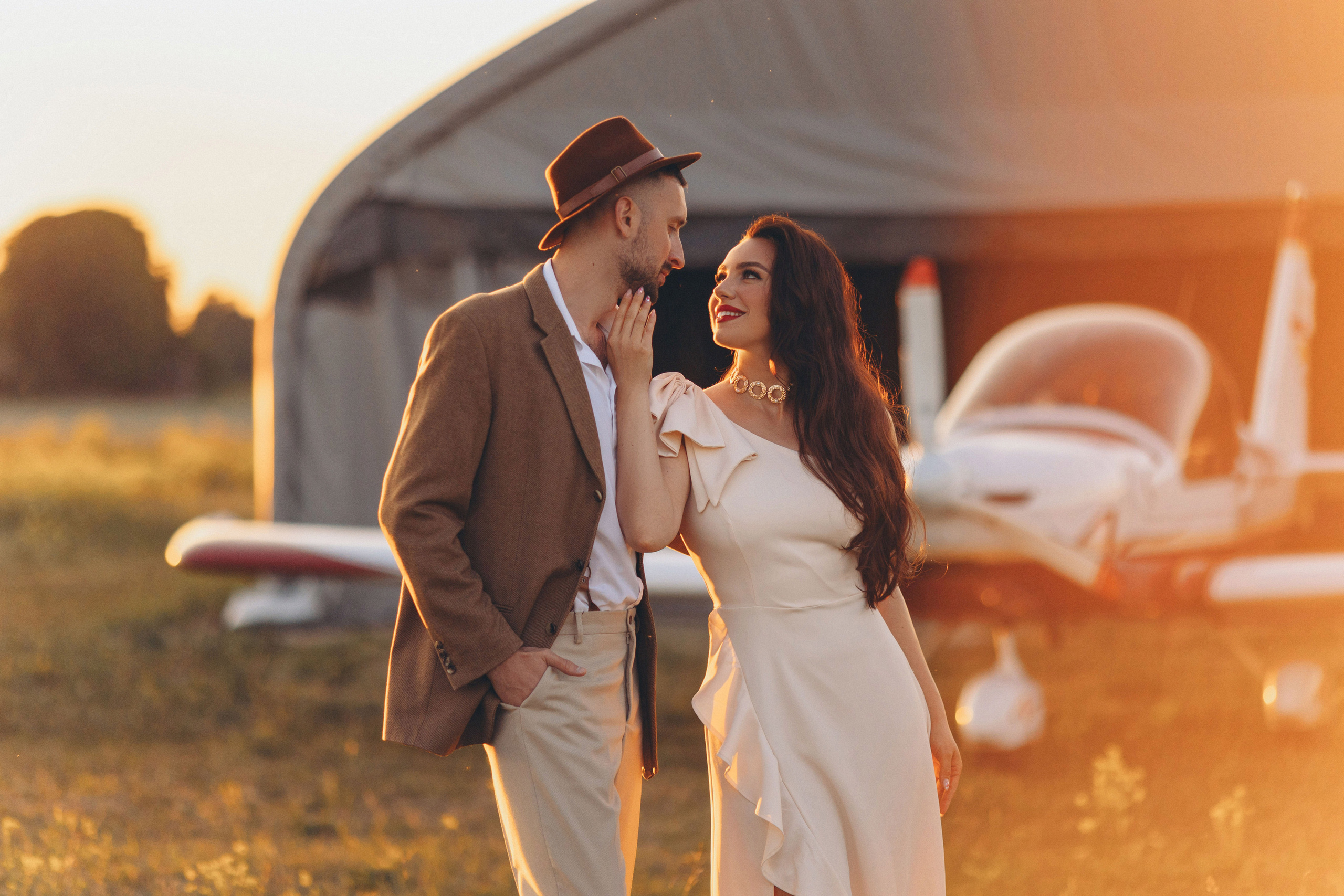 Фотосессия Love Story с самолетом в Таллинне. Фотограф в Таллинне — портретные, семейные и детские фотосессии