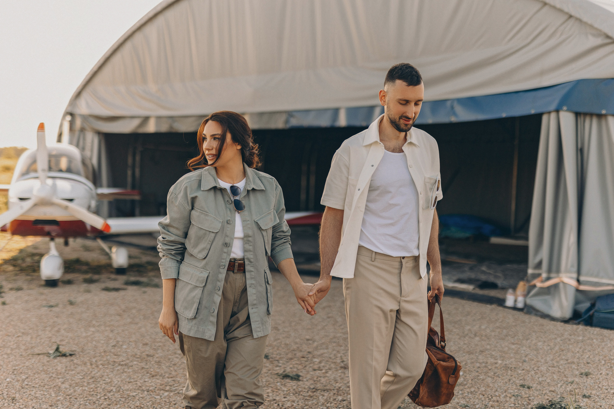 Фотосессия Love Story с самолетом в Таллинне. Фотограф в Таллинне — портретные, семейные и детские фотосессии