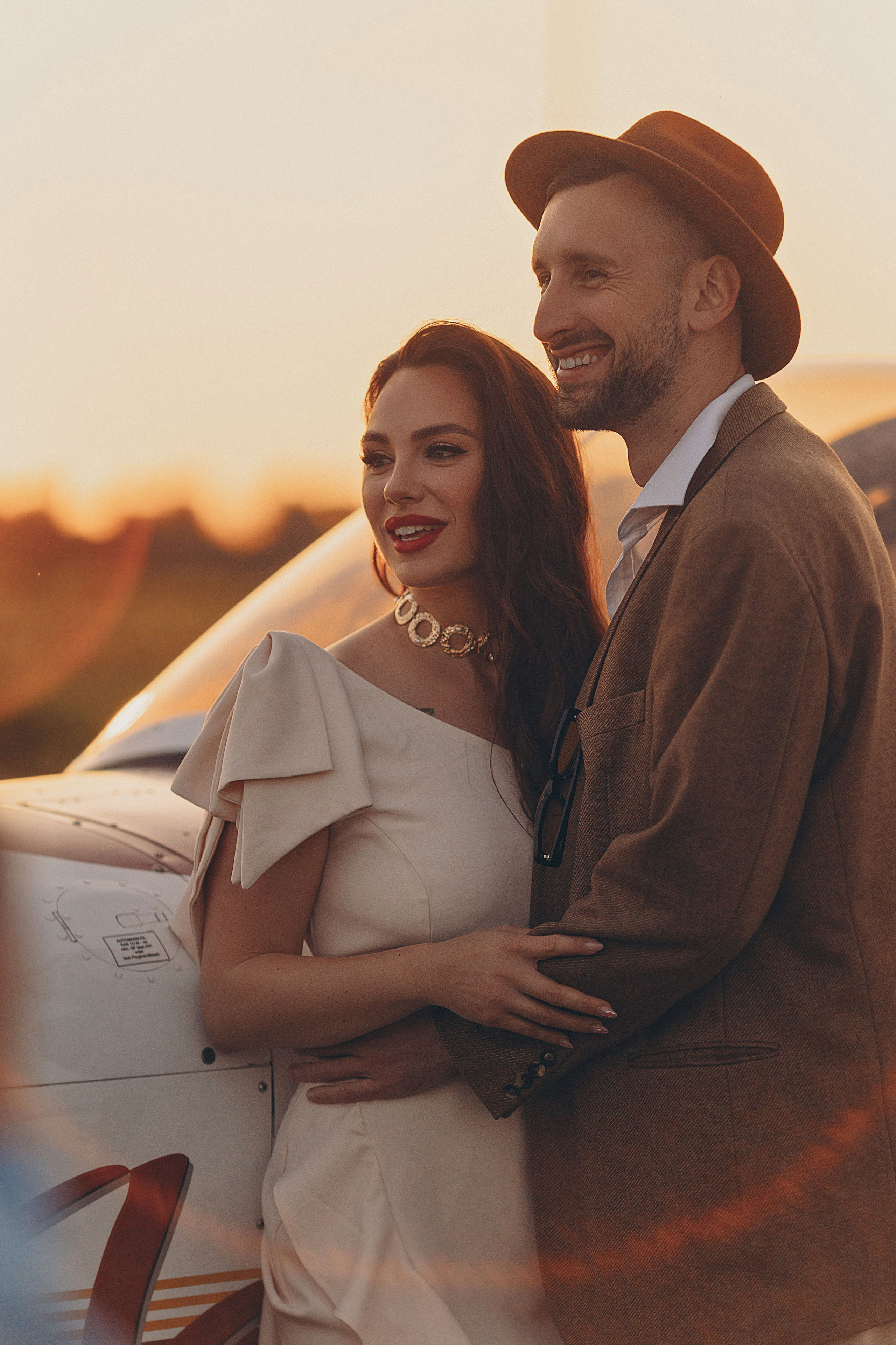 Фотосессия Love Story с самолетом в Таллинне. Фотограф в Таллинне — портретные, семейные и детские фотосессии