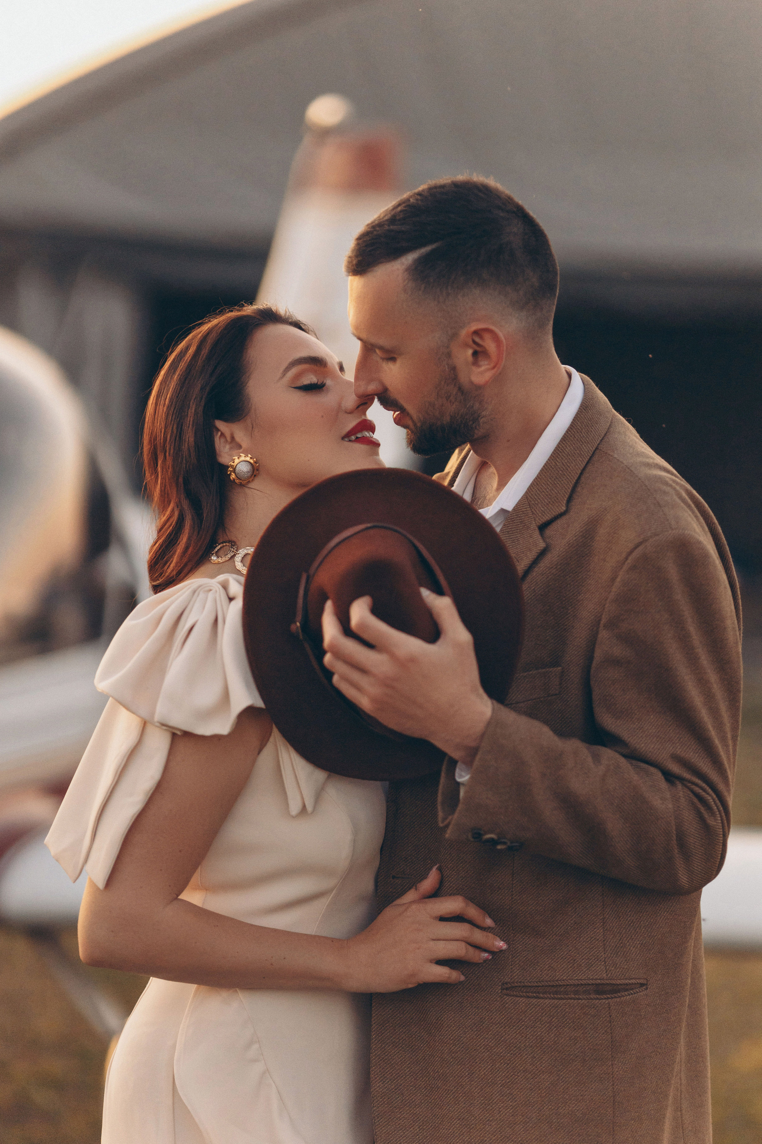 Фотосессия Love Story с самолетом в Таллинне. Фотограф в Таллинне — портретные, семейные и детские фотосессии