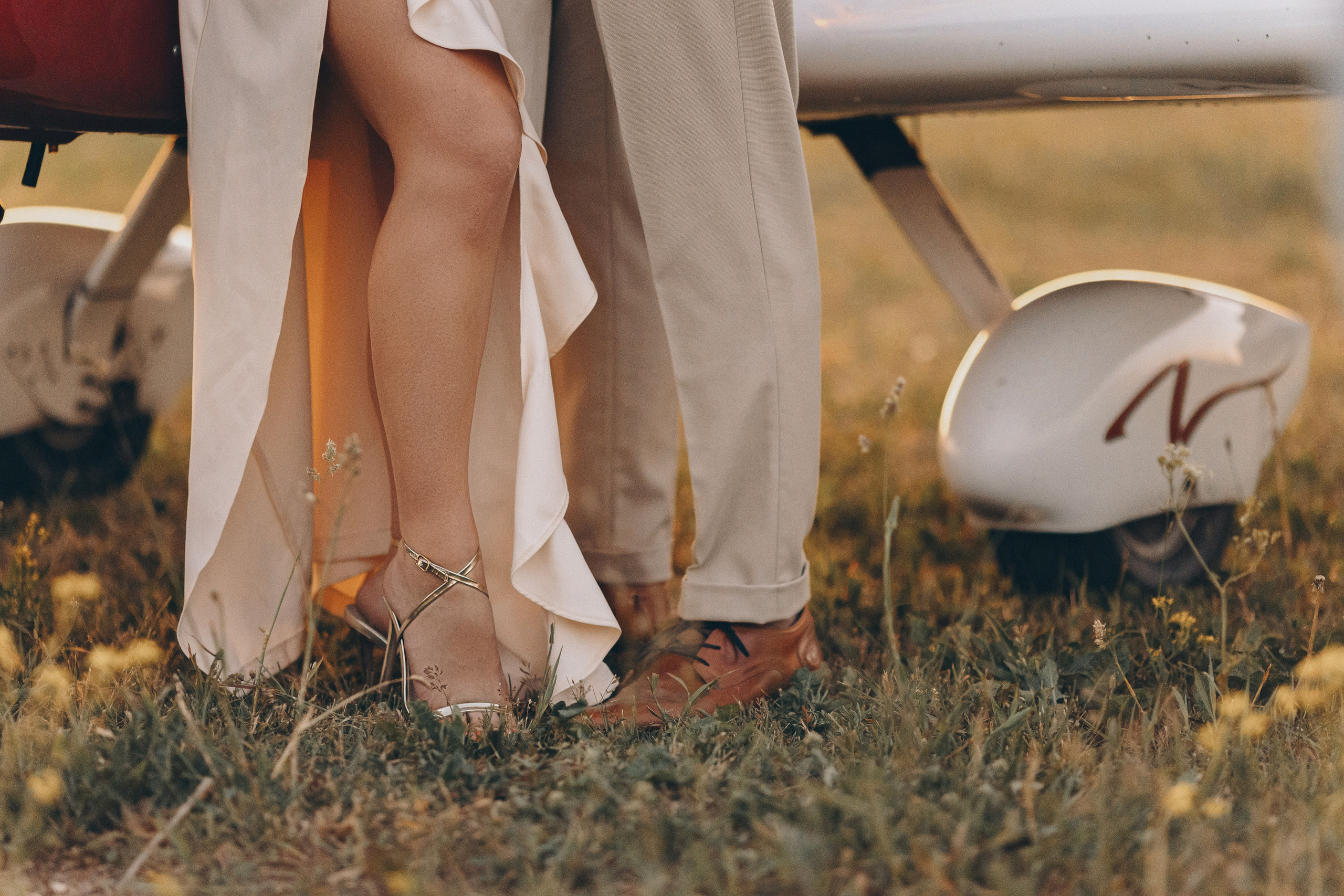 Фотосессия Love Story с самолетом в Таллинне. Фотограф в Таллинне — портретные, семейные и детские фотосессии