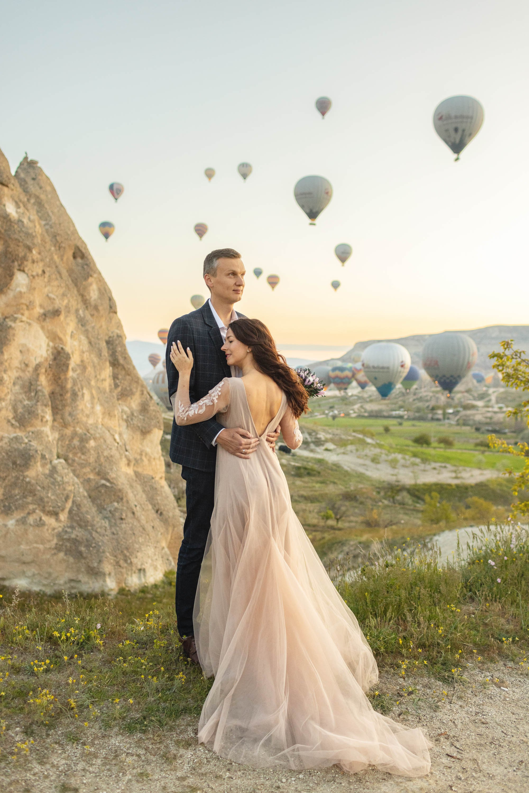 Magical Wedding Photoshoot in Cappadocia: Balloons, Caves, and Valleys. Julia Ganch I Fashion Wedding Photography I Cappadocia Turkey