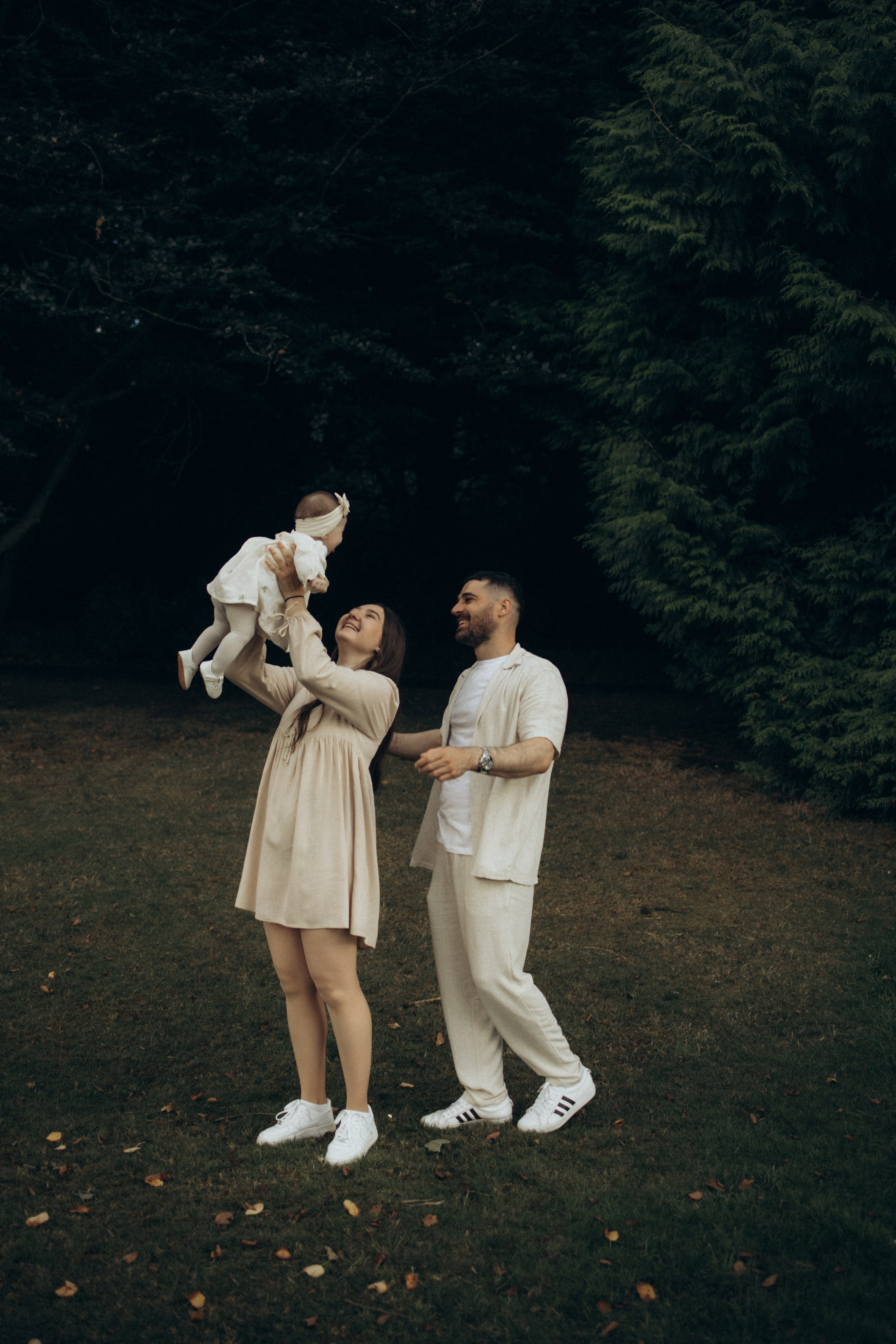 Pergola gardens. Photographer in Milton Keynes, Northampton & London — Wedding, Family & Portrait Photography