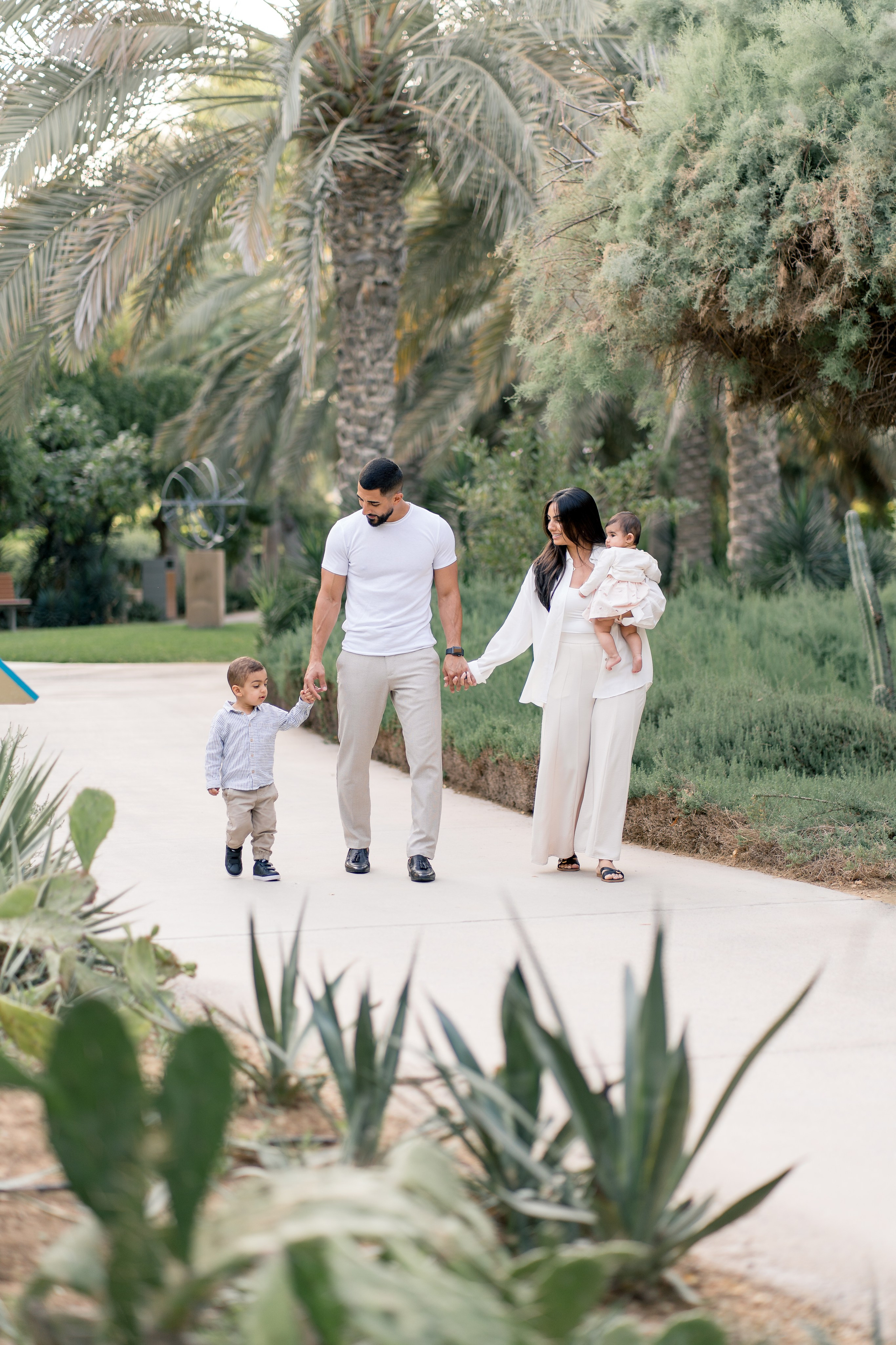 Фотосессия в Umm Al Emarat Park — природная гармония в центре Абу-Даби. Фотограф в Абу Даби Марина