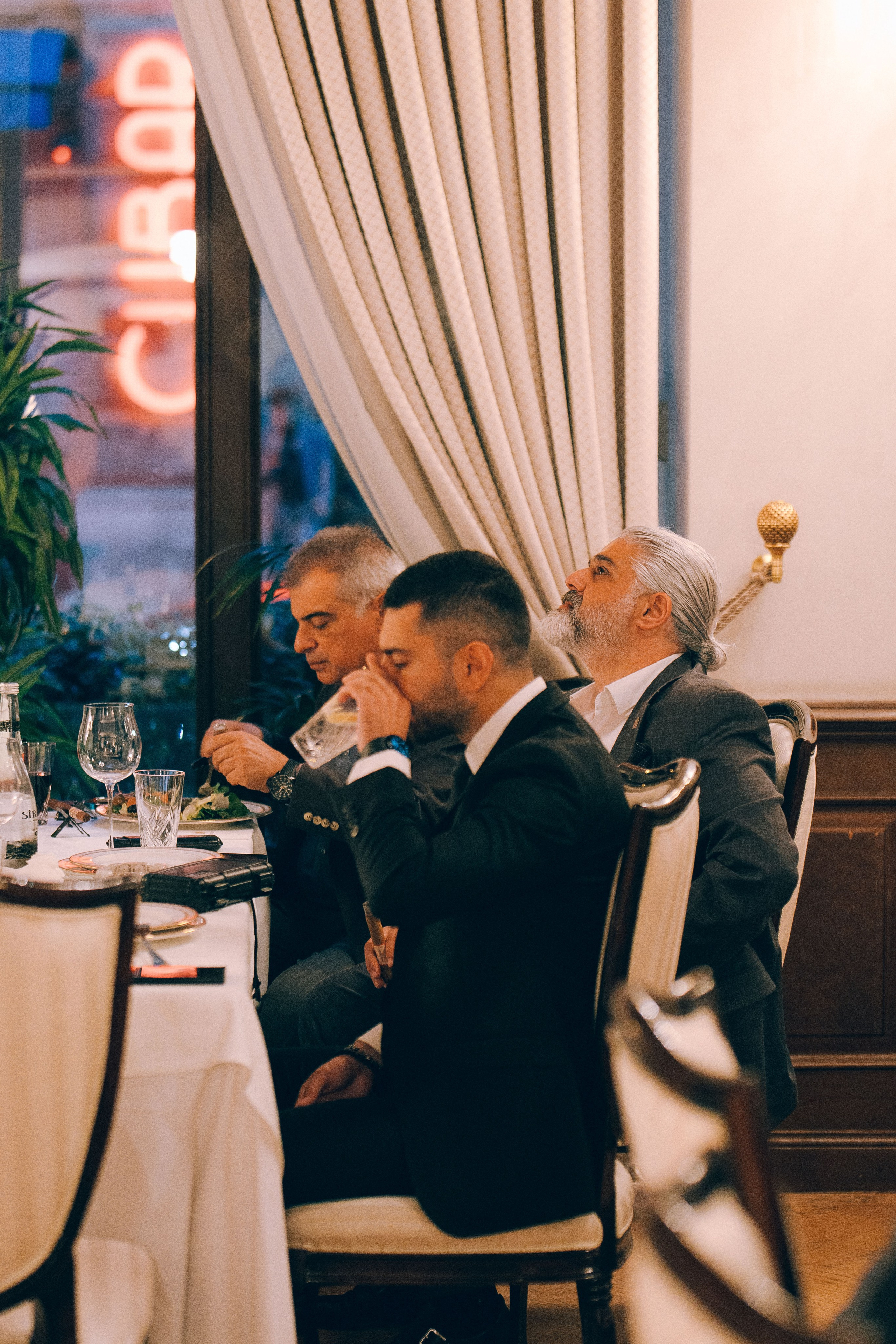 CIGAR CLUB. Wedding&Event photographer Ismail Rzayev in Baku