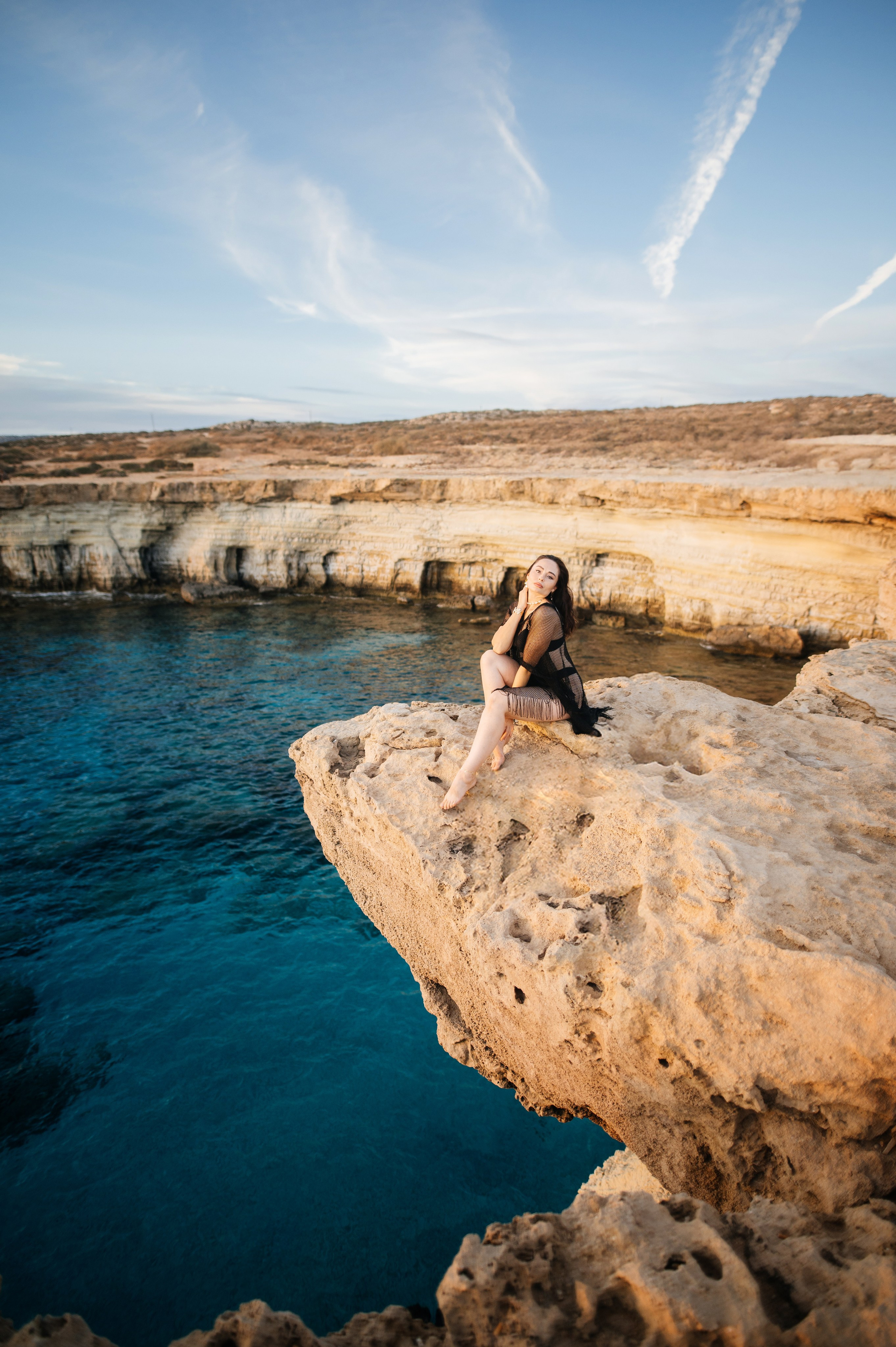 Морские скалы. Фотограф на Кипре