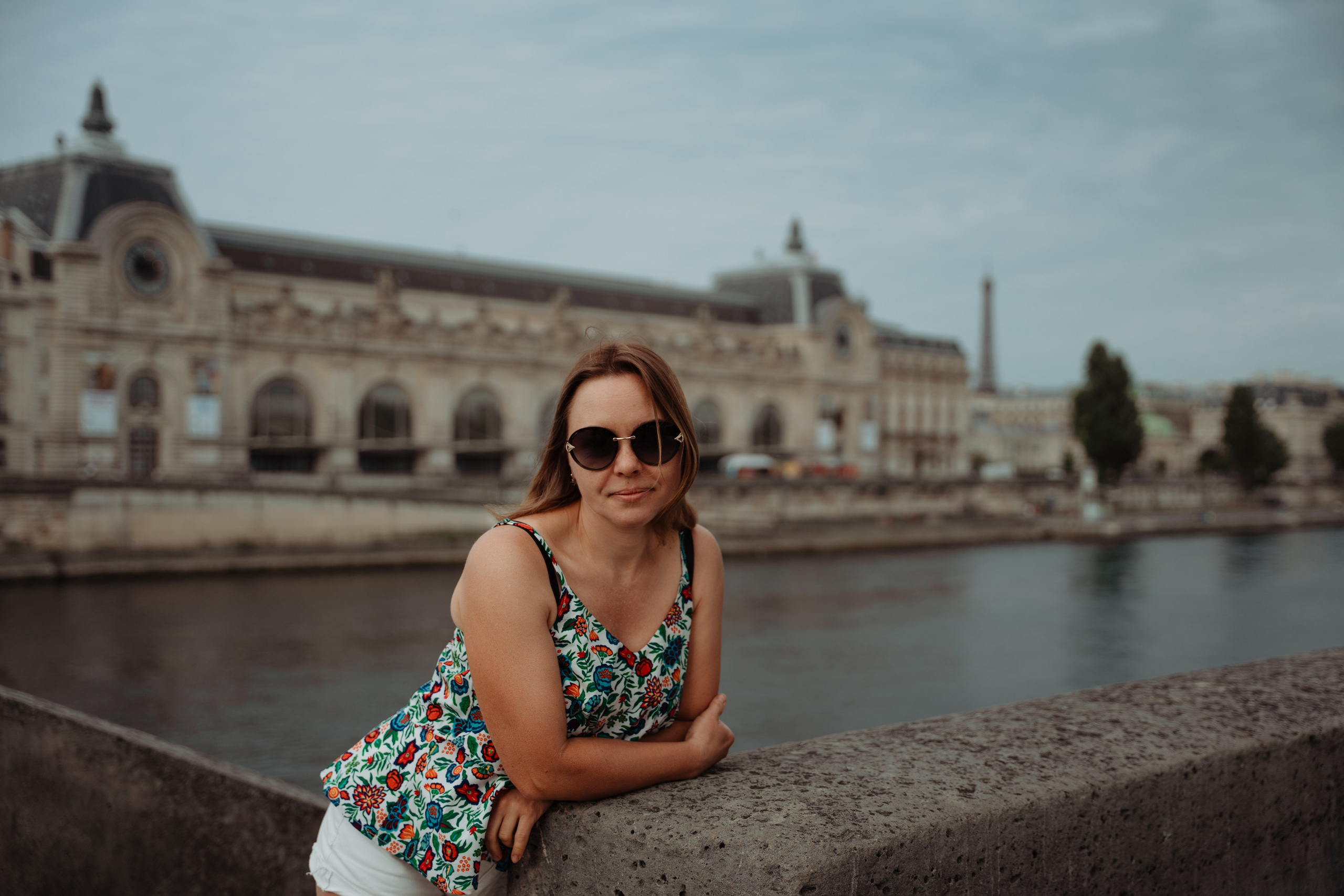 Family walk through the morning Paris. Фотограф в Париже Полина Осипова