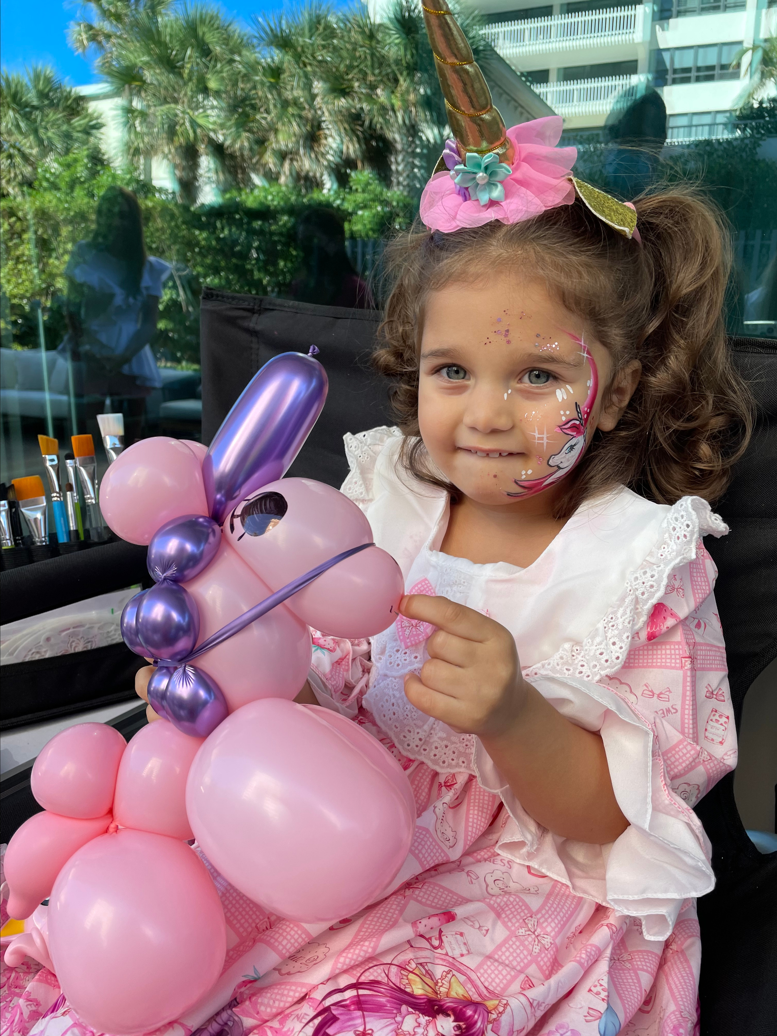 Combo Face Painting + Balloon Twisting. Color Boom