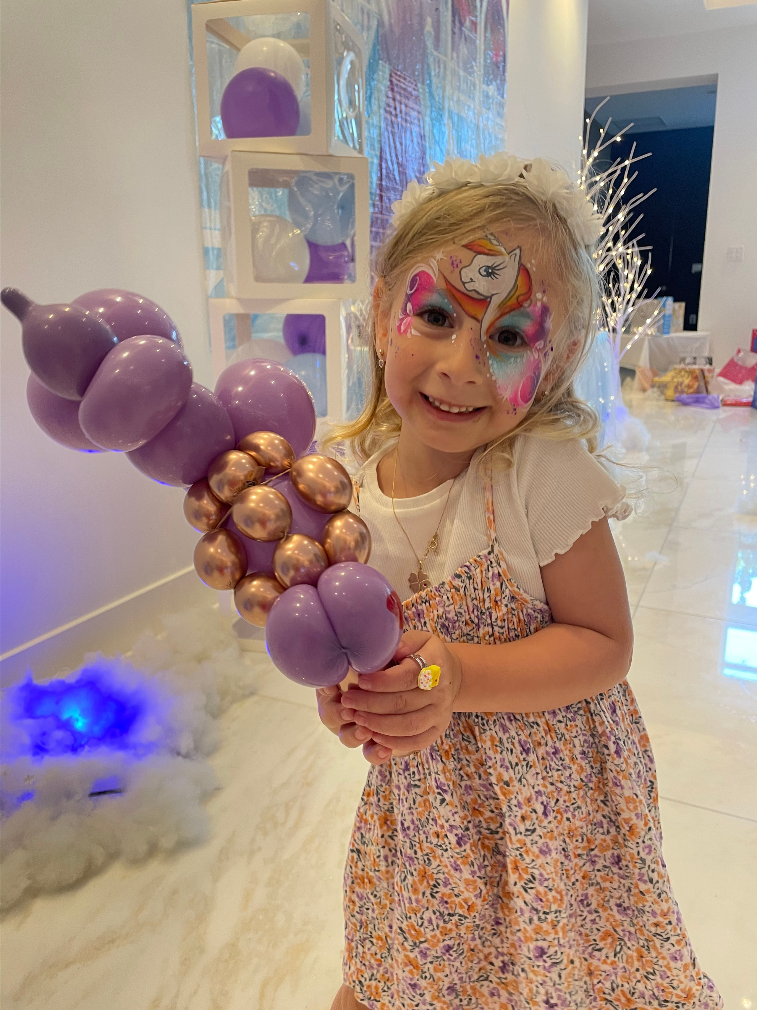 Combo Face Painting + Balloon Twisting. Color Boom