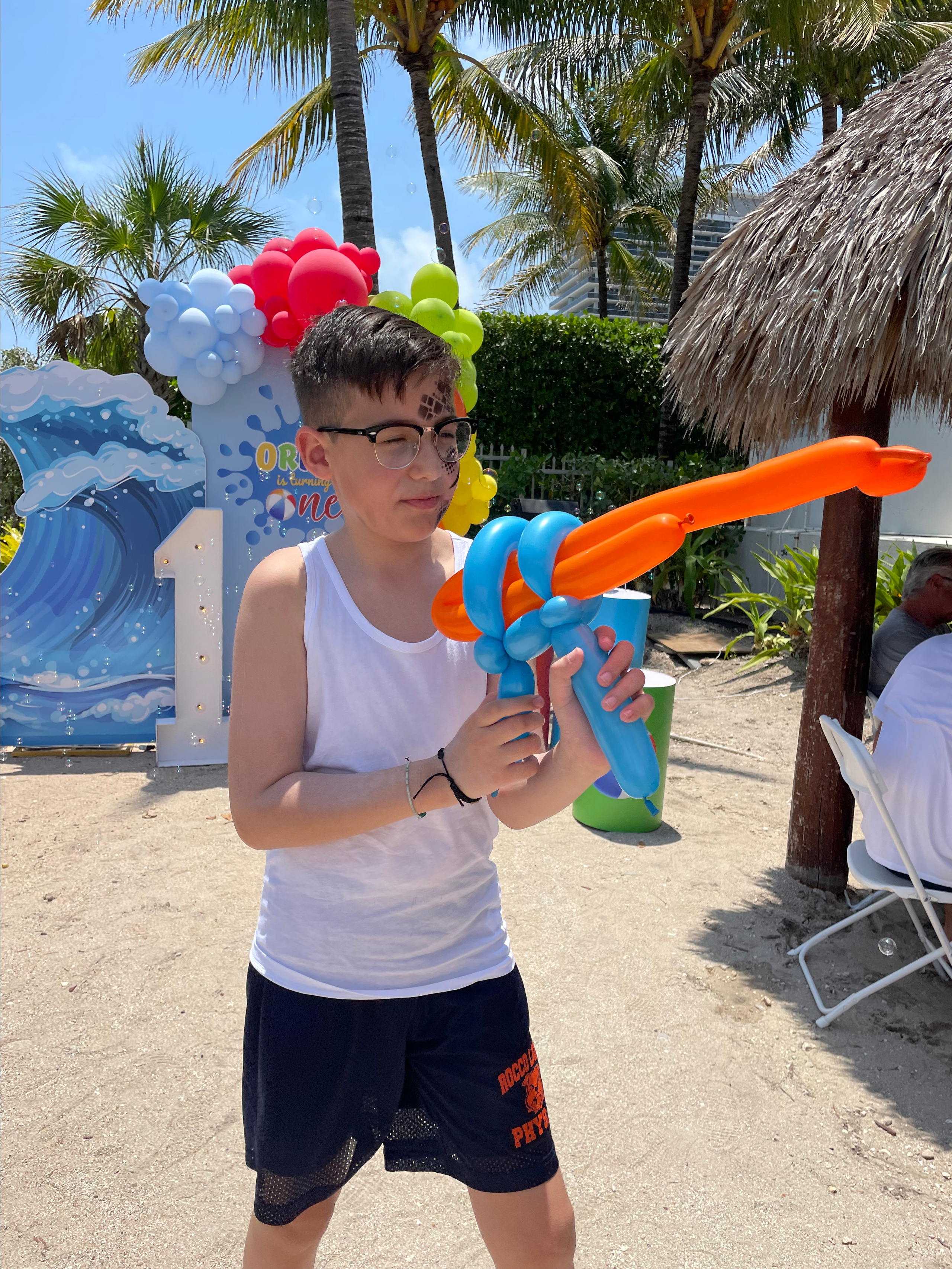 Balloon Twisting. Color Boom