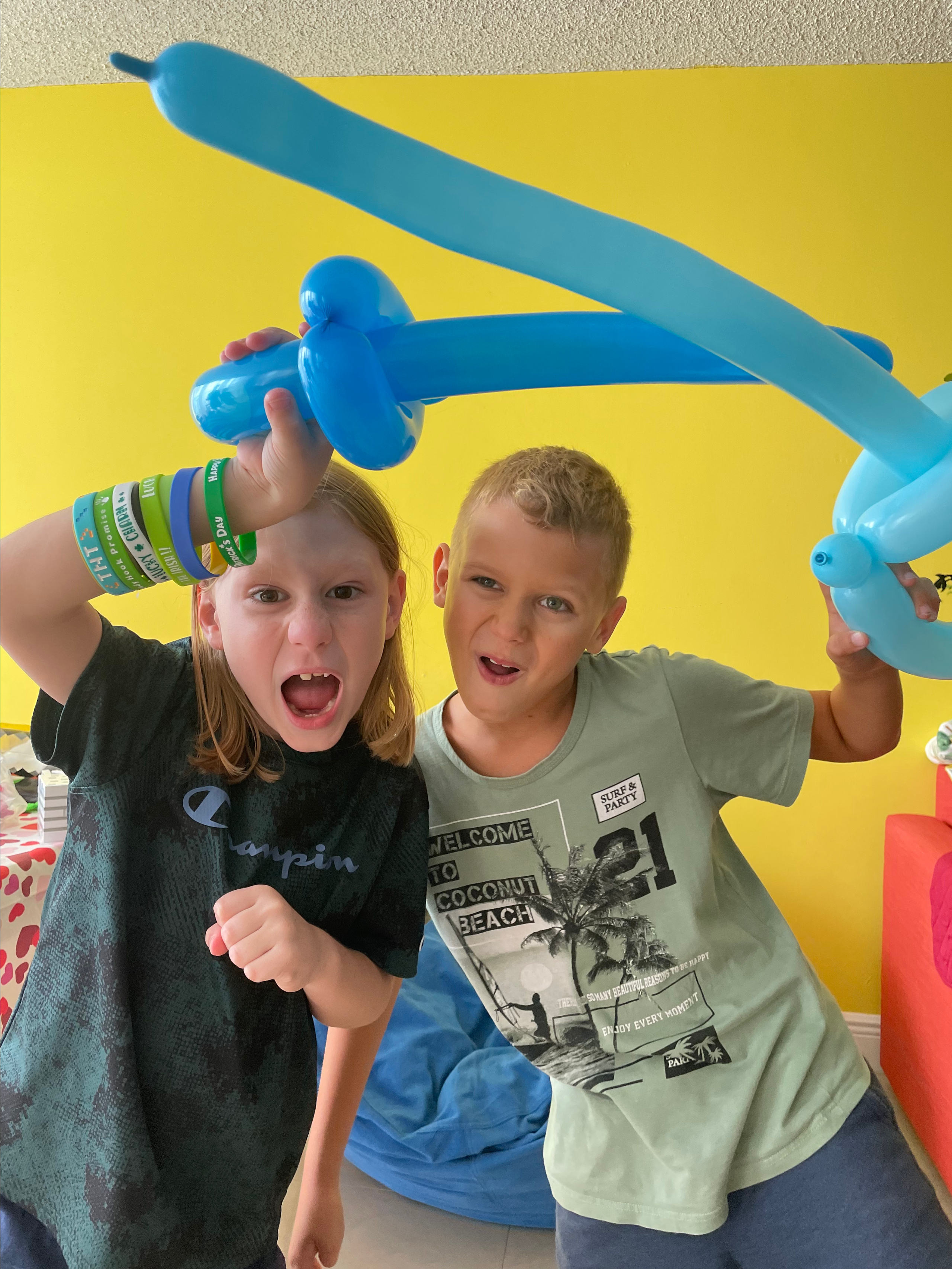 Balloon Twisting. Color Boom