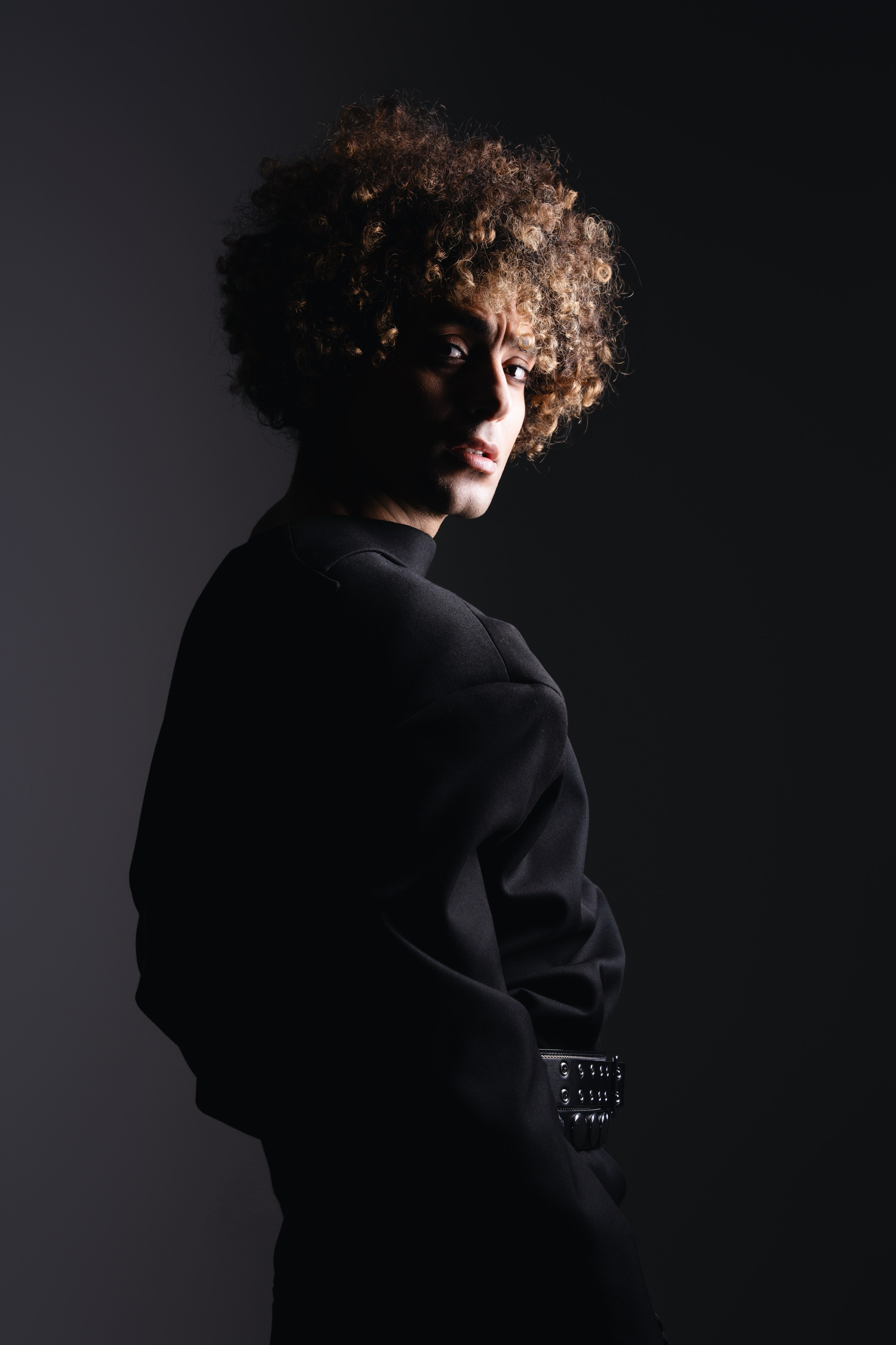 Creative Portrait Photography in London – A unique portrait session in London that focuses on artistic poses and lighting techniques to bring out the subject's creativity.