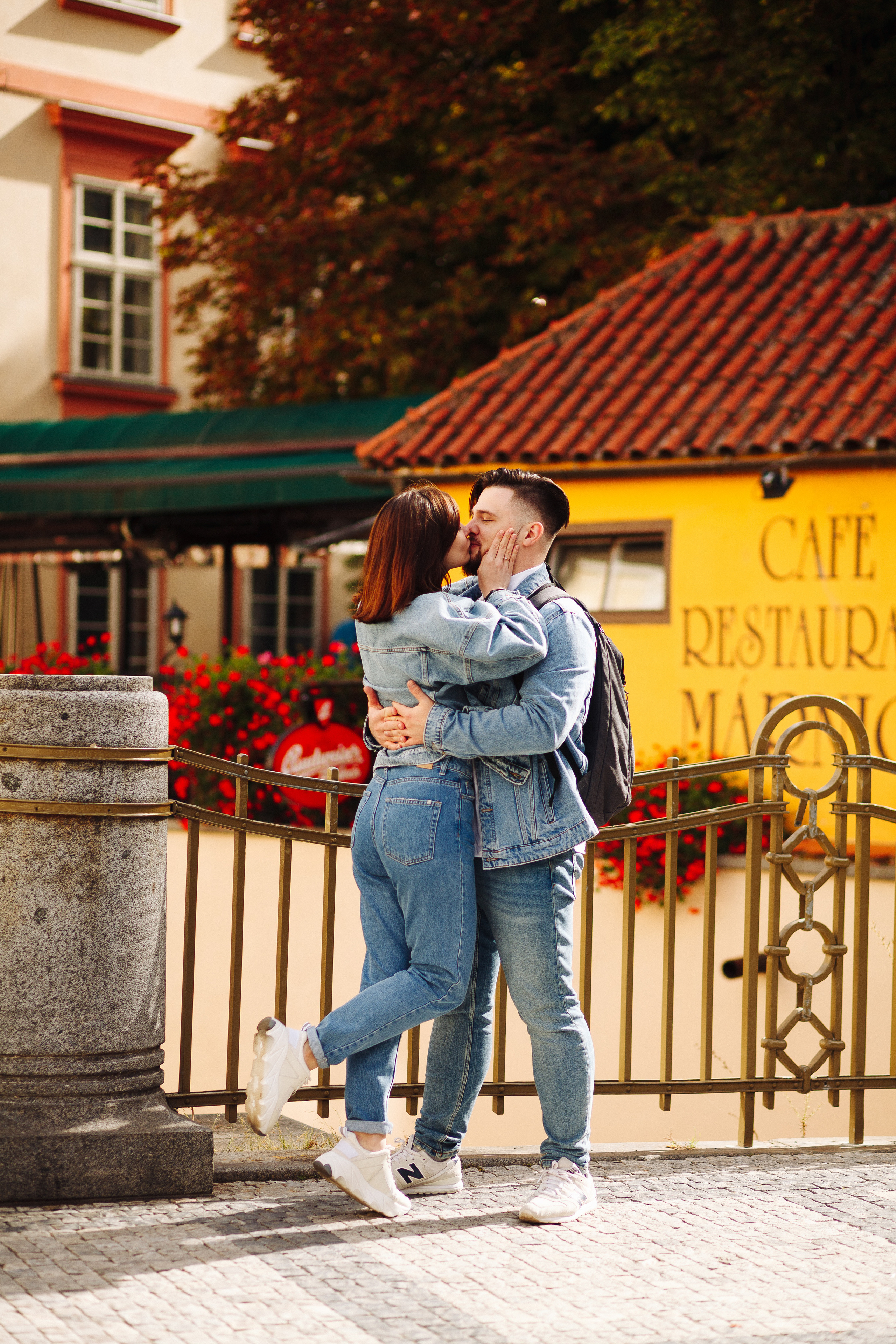 Helena & Max. Photographer in Prague for tourists