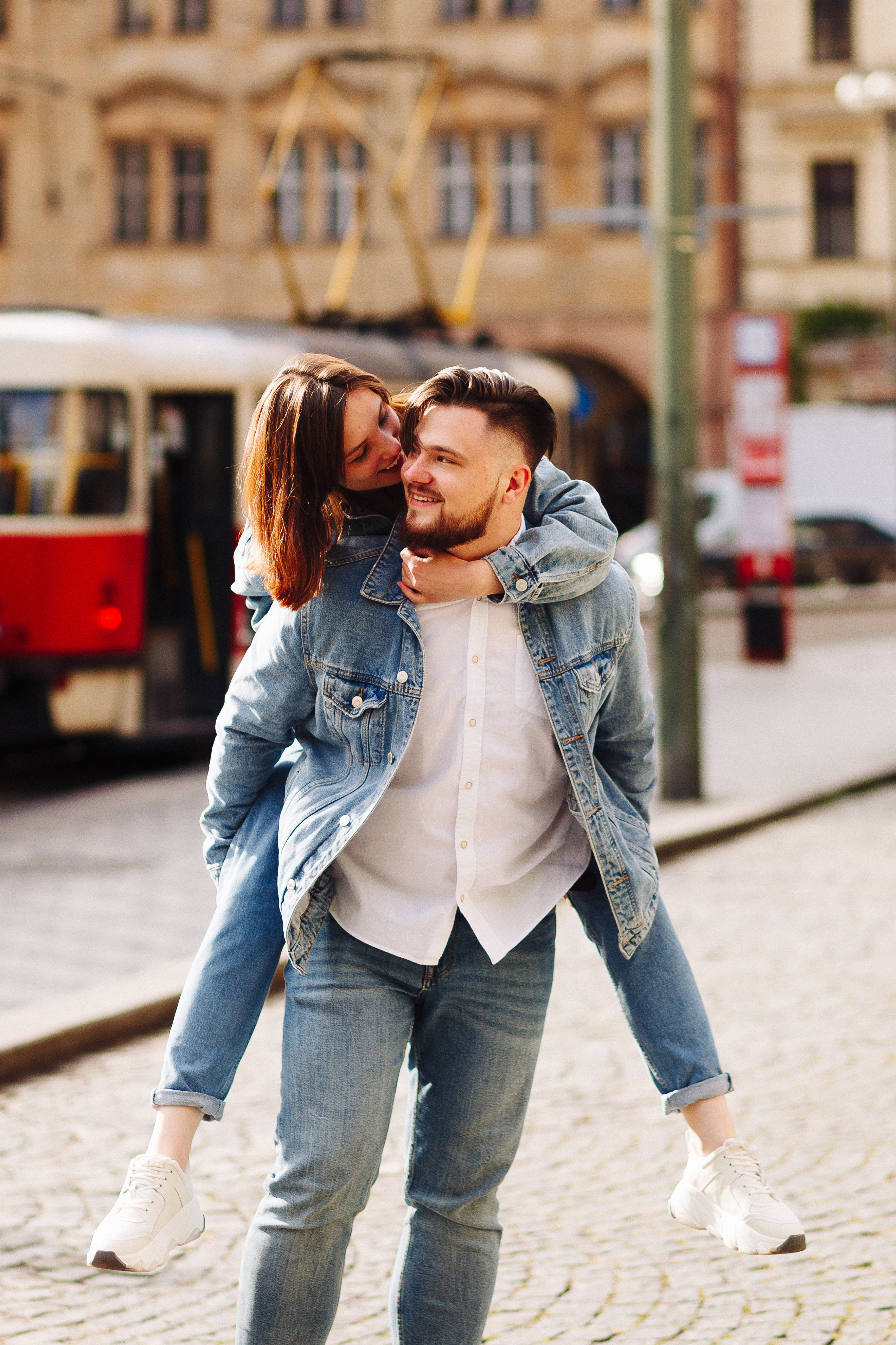 Helena & Max. Photographer in Prague for tourists
