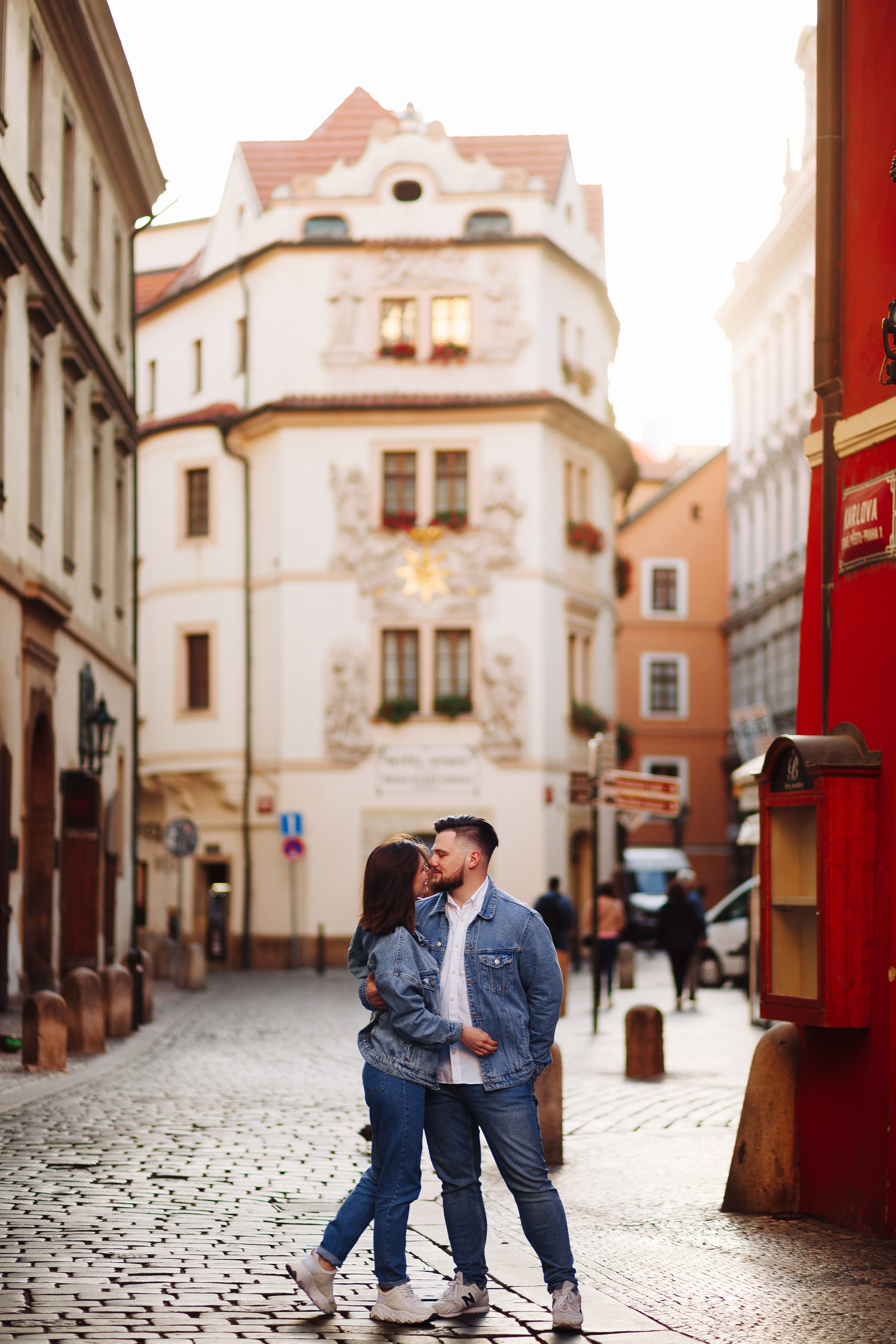 Helena & Max. Photographer in Prague for tourists