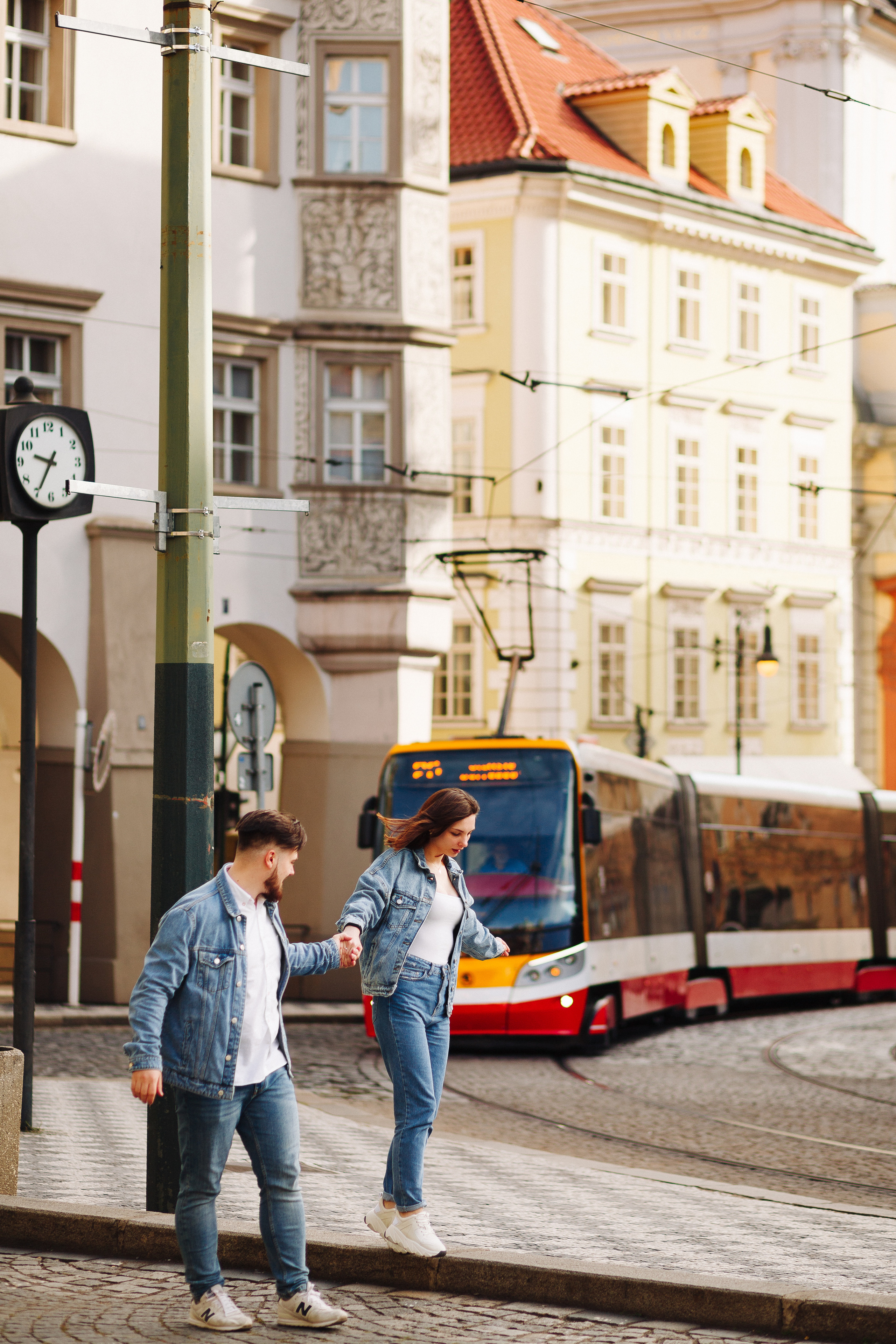 Helena & Max. Photographer in Prague for tourists