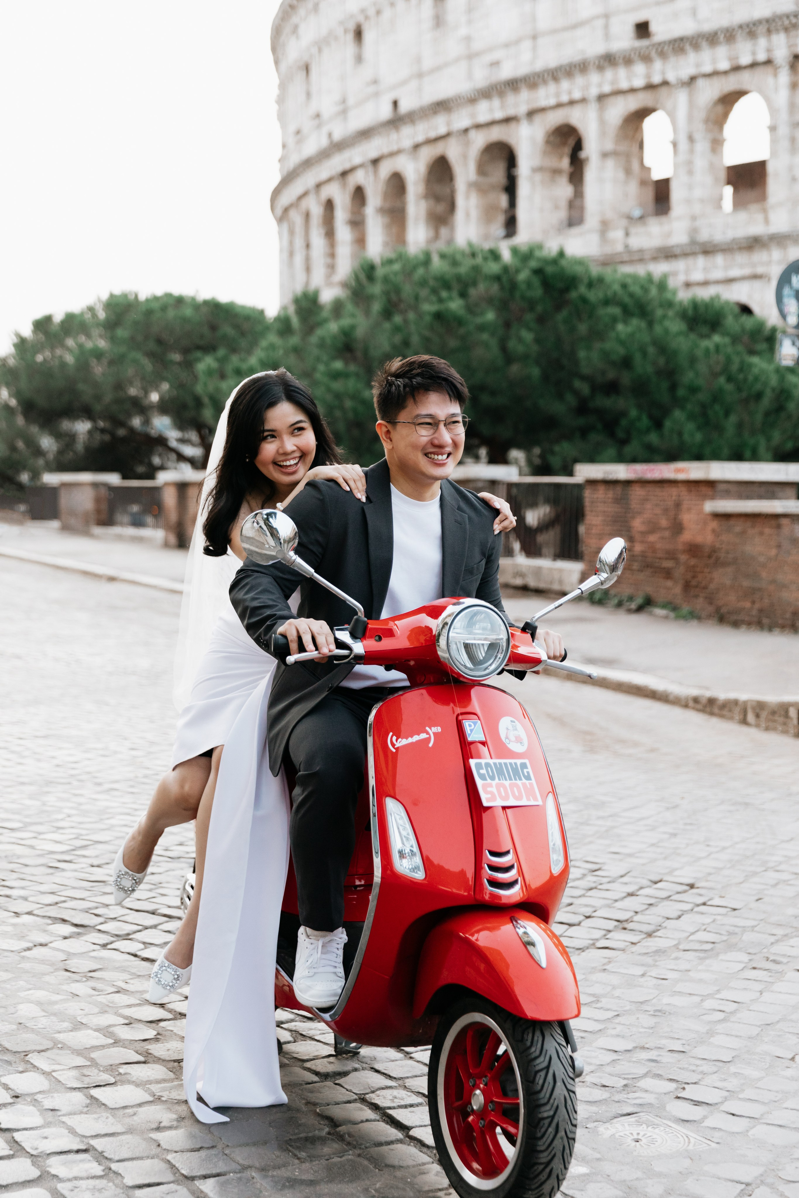 Fiat 500 and Vespa. Photographer in Rome