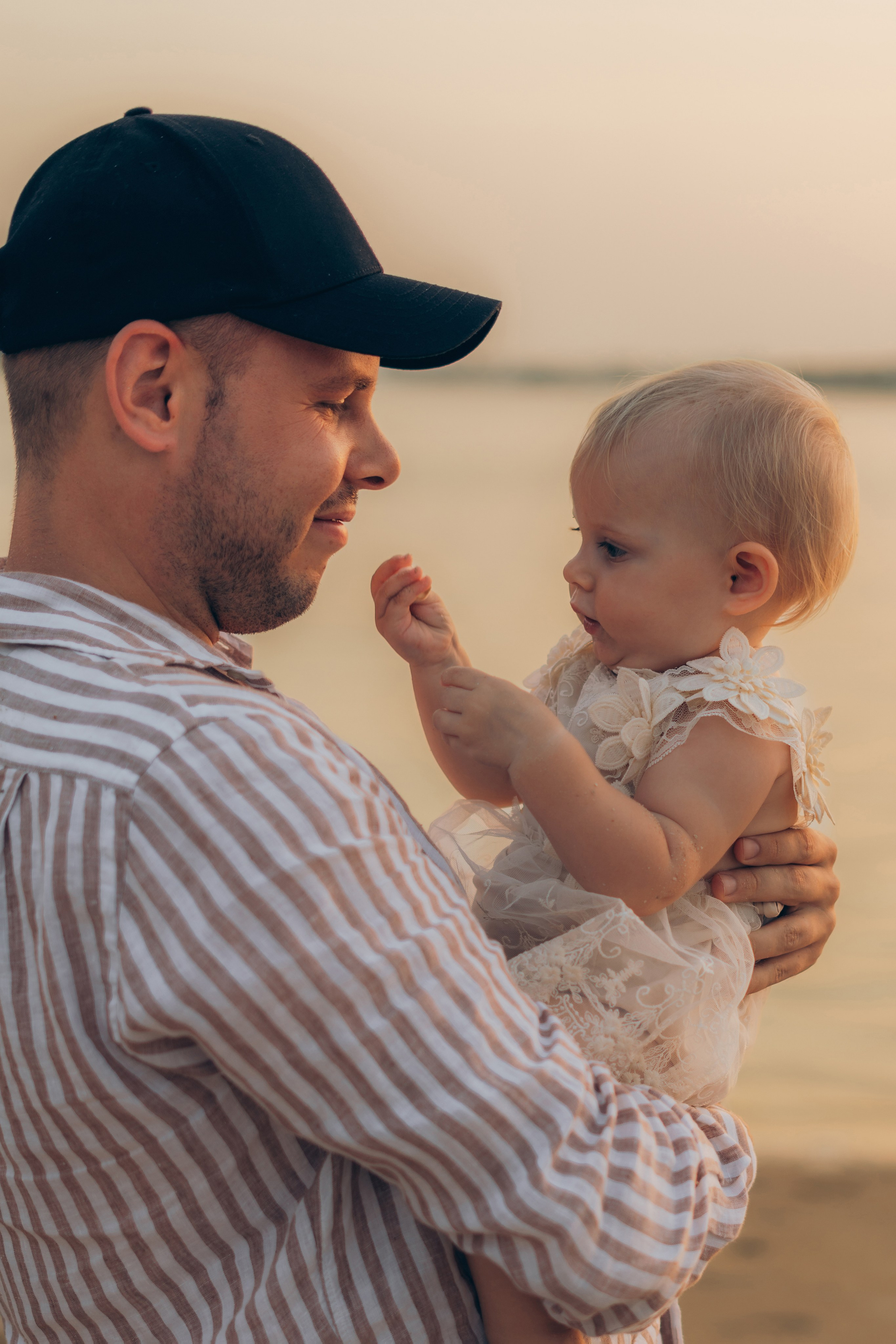 Beauty of the sunset on the beach. Angela Iakovleva — Family Photographer in Dubai