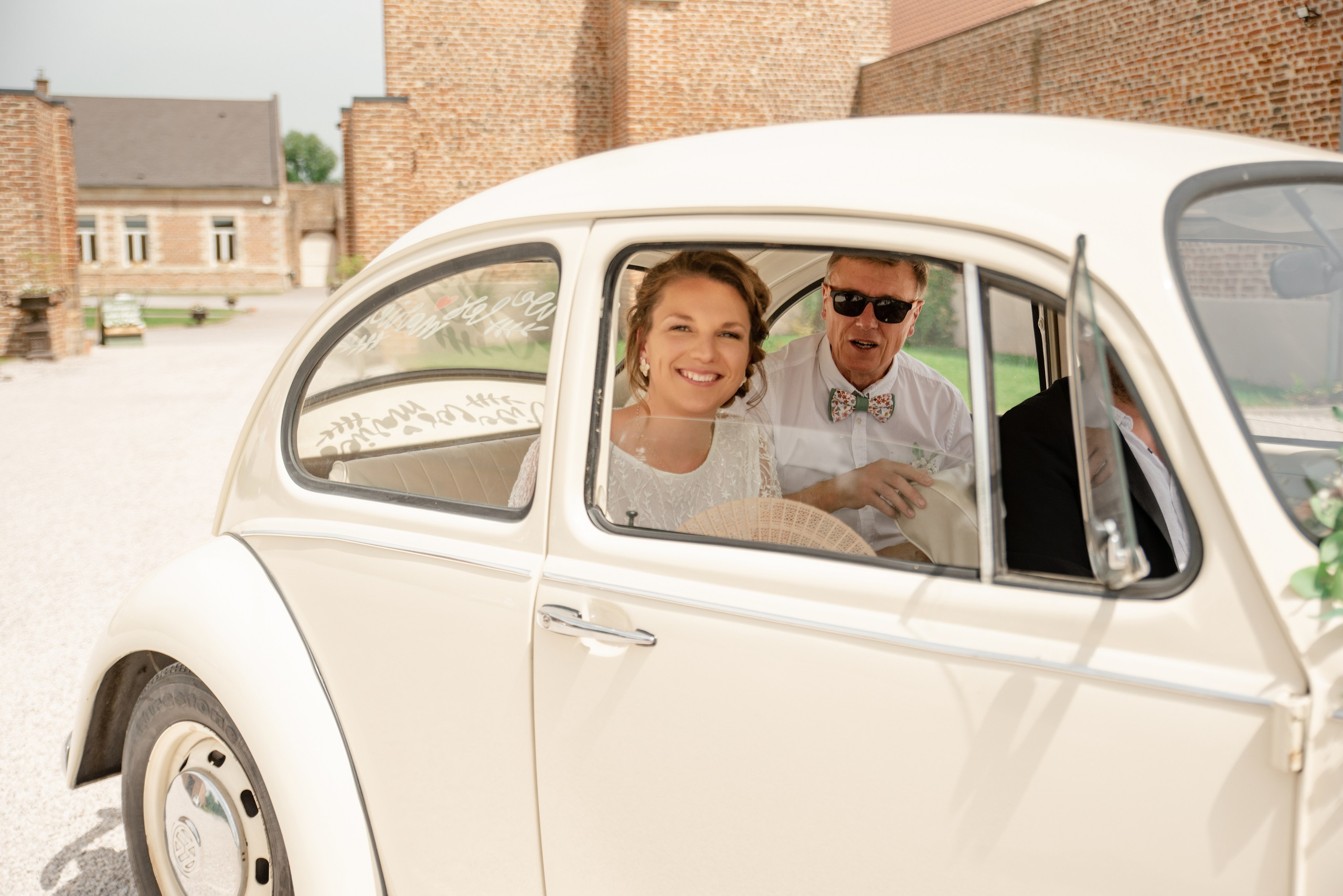Photographe capture rires complices au matin dans un hôtel à Douai