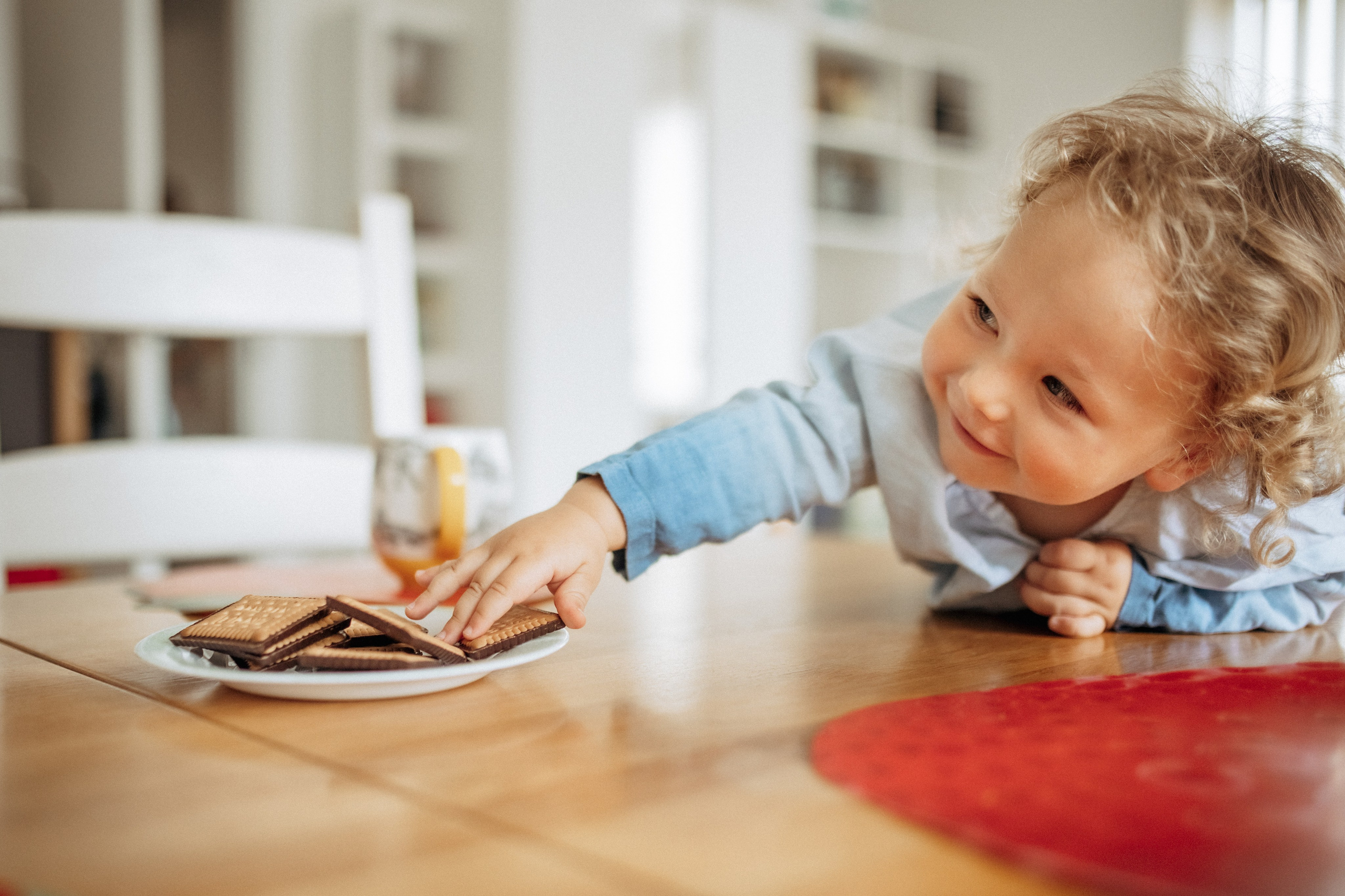 Indoor Family. Olga Tikhonova: family photography Cambridgeshire