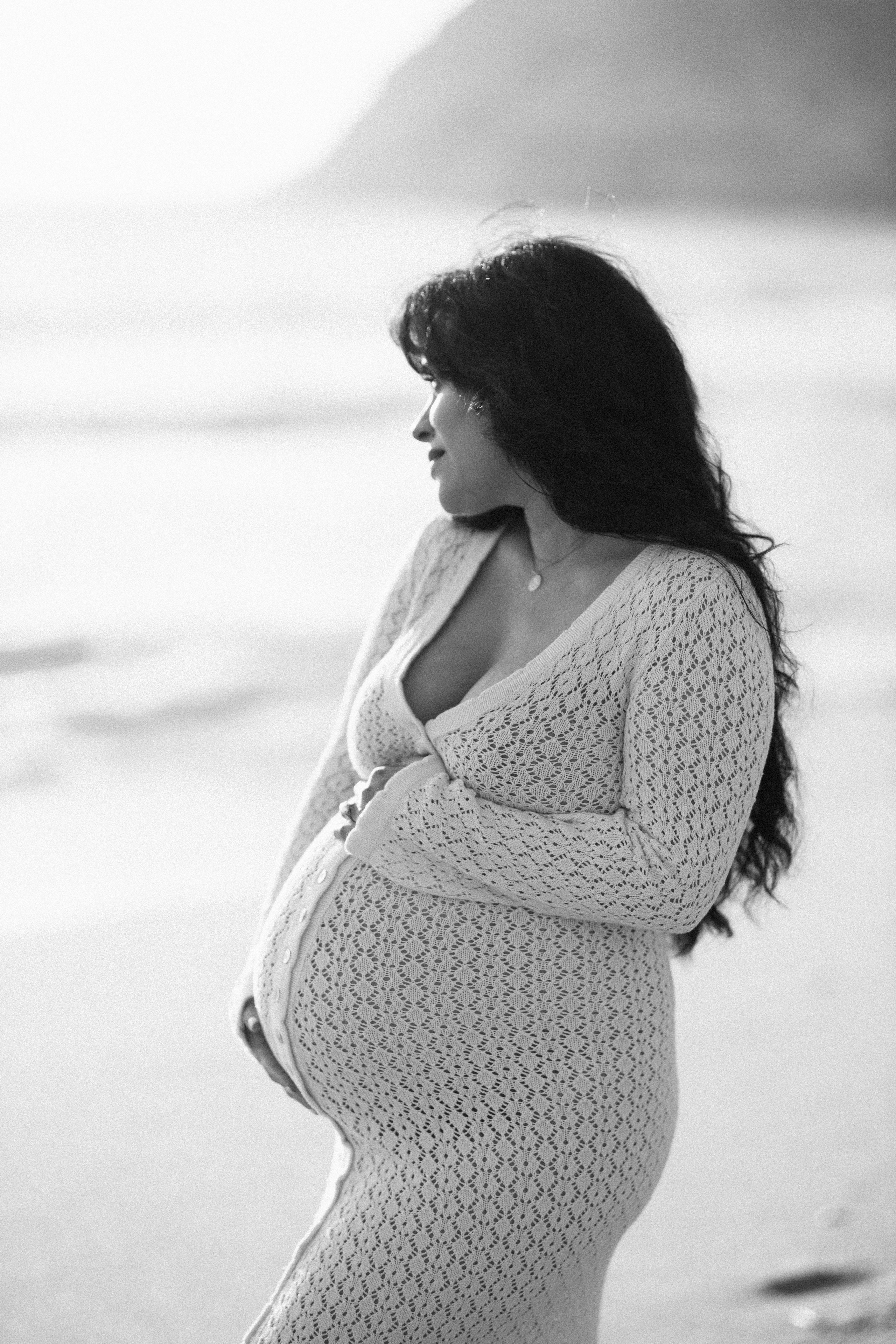 Gray Whale Cove State Beach Maternity Photo Session. Maternity, newborn photographer in the Bay Area|Iryna Rakivnenko