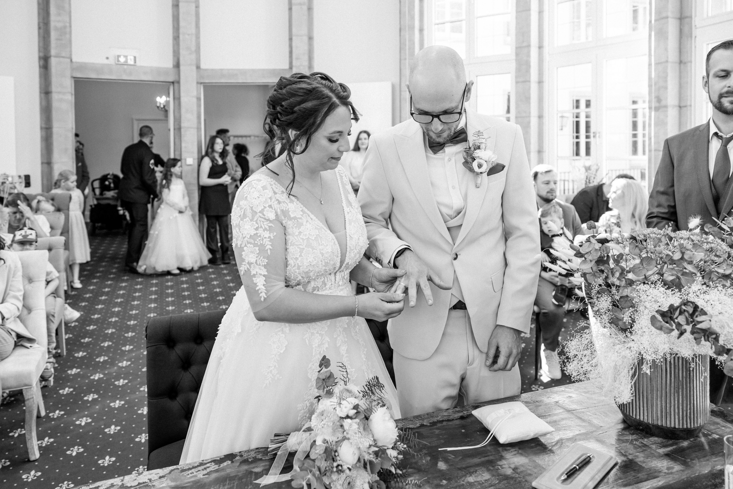 Standesamt Herford & Hücker Moor Teich – Natürliche Hochzeitsfotos & Emotionale & Reportagen. Hochzeitsfotografin in Gütersloh | Authentische Hochzeitsreportagen | TK Photographie