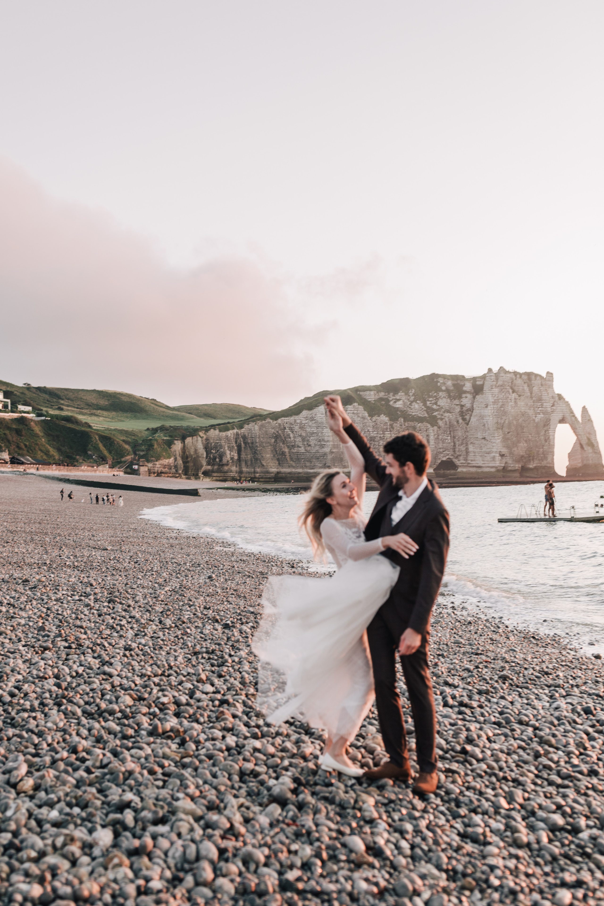 Wedding shooting at sea on Etretat (Maryna & Clement). Фотограф, Руан, Франция
