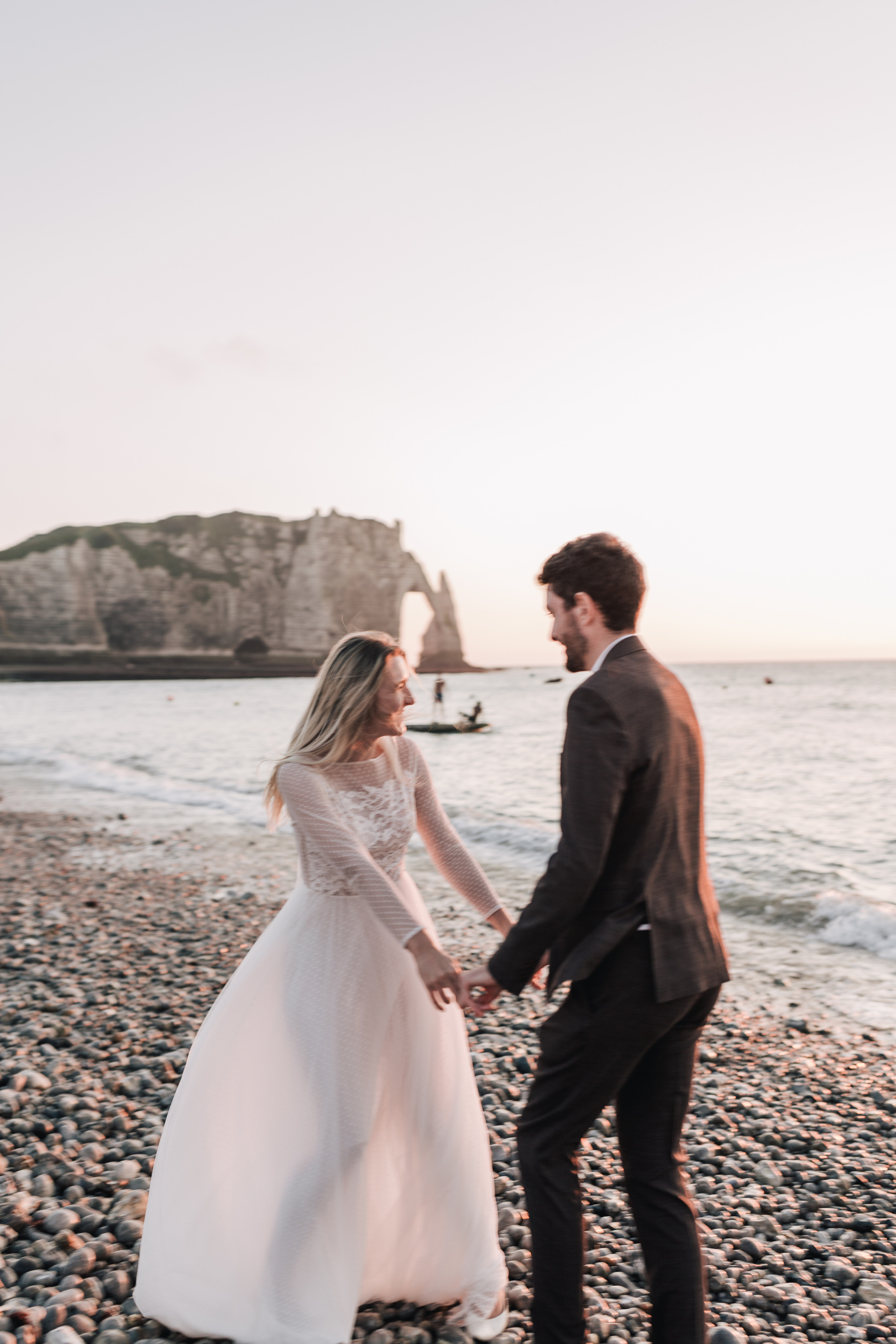 Wedding shooting at sea on Etretat (Maryna & Clement). Фотограф, Руан, Франция