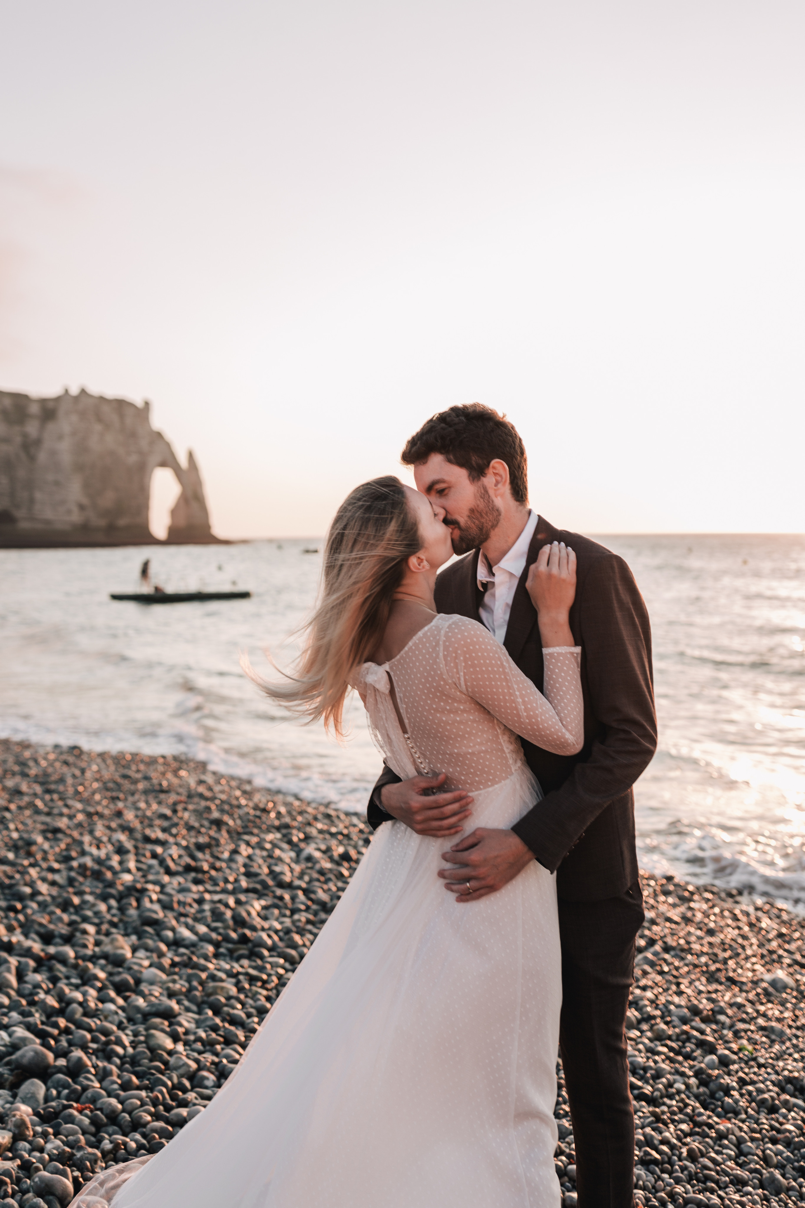 Wedding shooting at sea on Etretat (Maryna & Clement). Фотограф, Руан, Франция