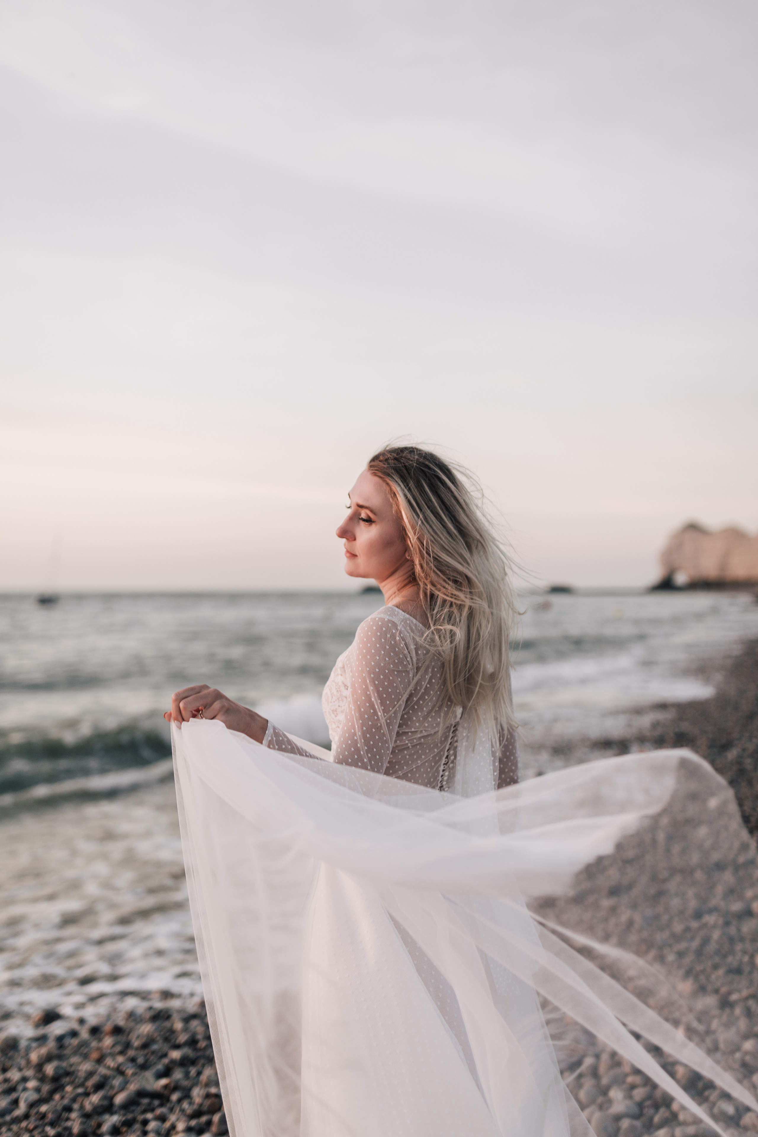 Wedding shooting at sea on Etretat (Maryna & Clement). Фотограф, Руан, Франция