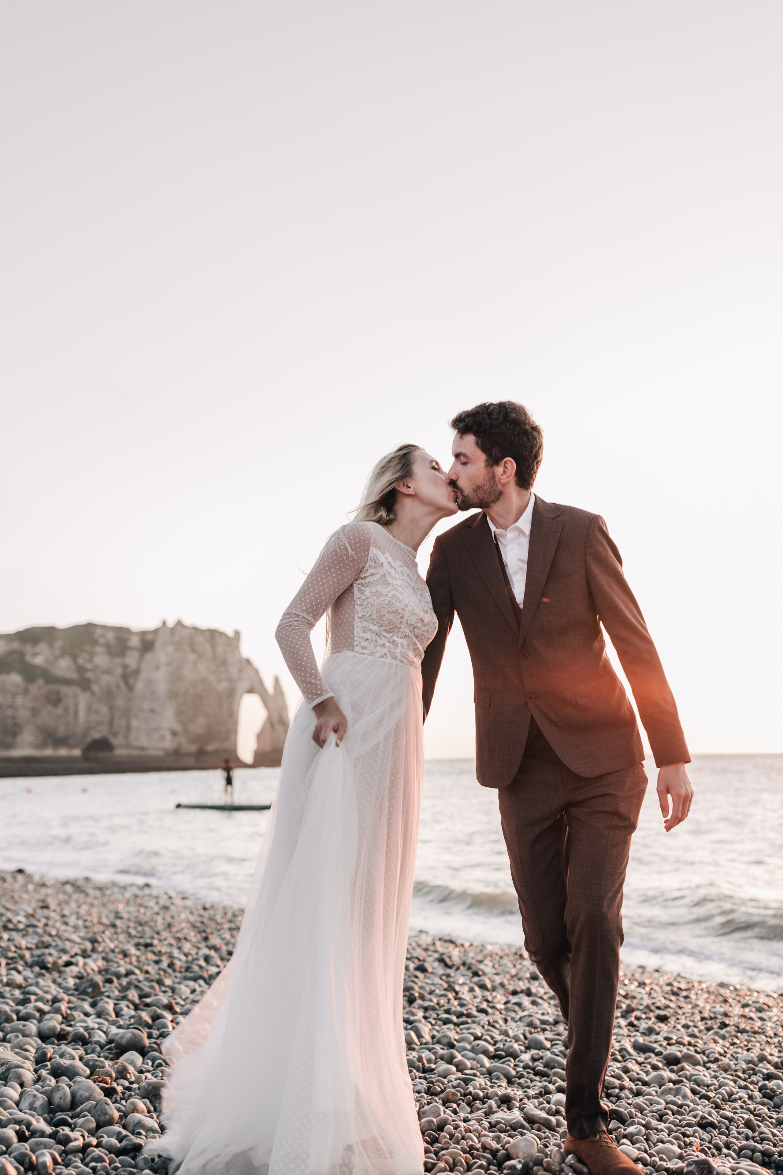 Wedding shooting at sea on Etretat (Maryna & Clement). Фотограф, Руан, Франция